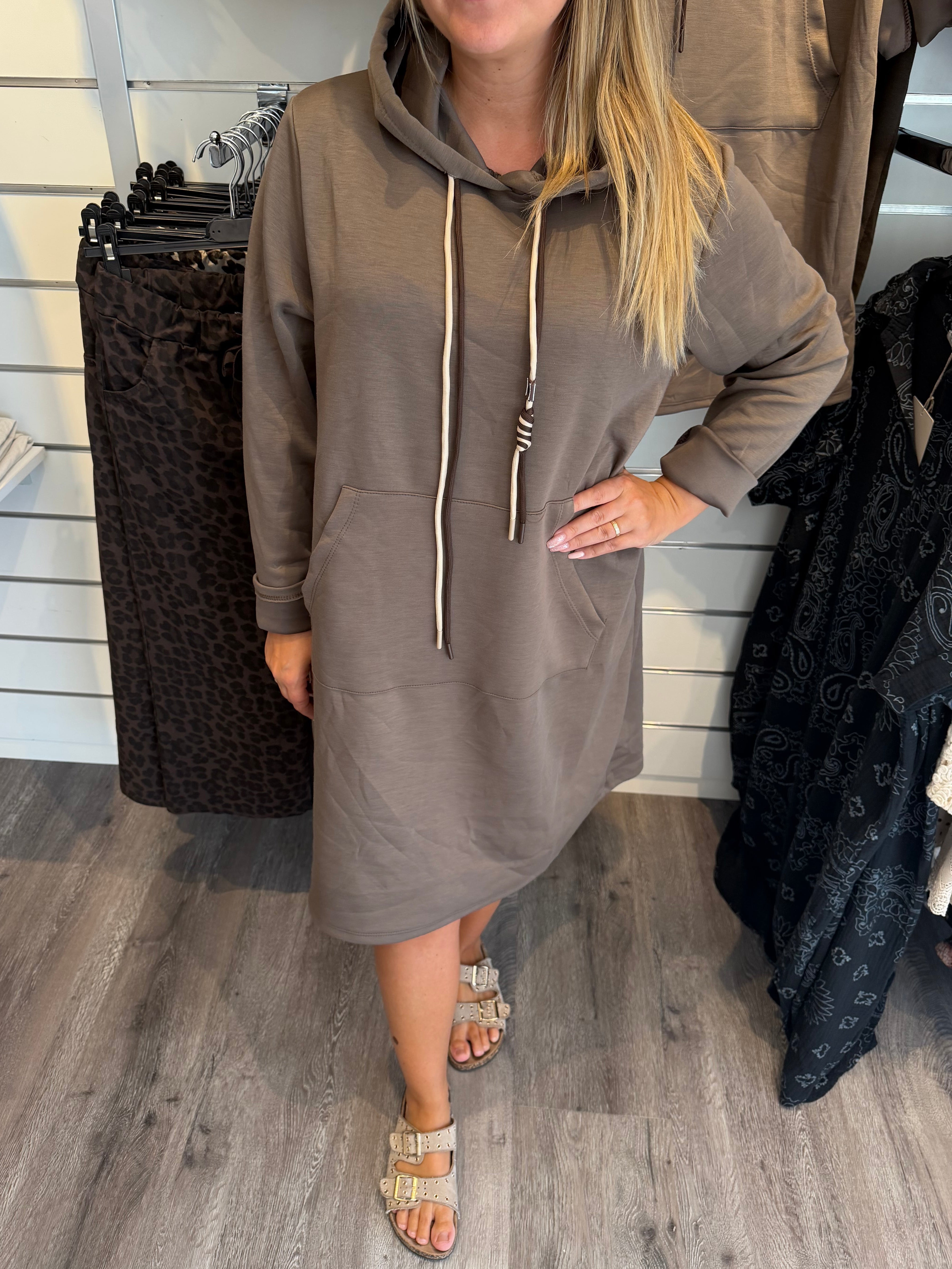 Stella - Längre tröja med luva Taupe