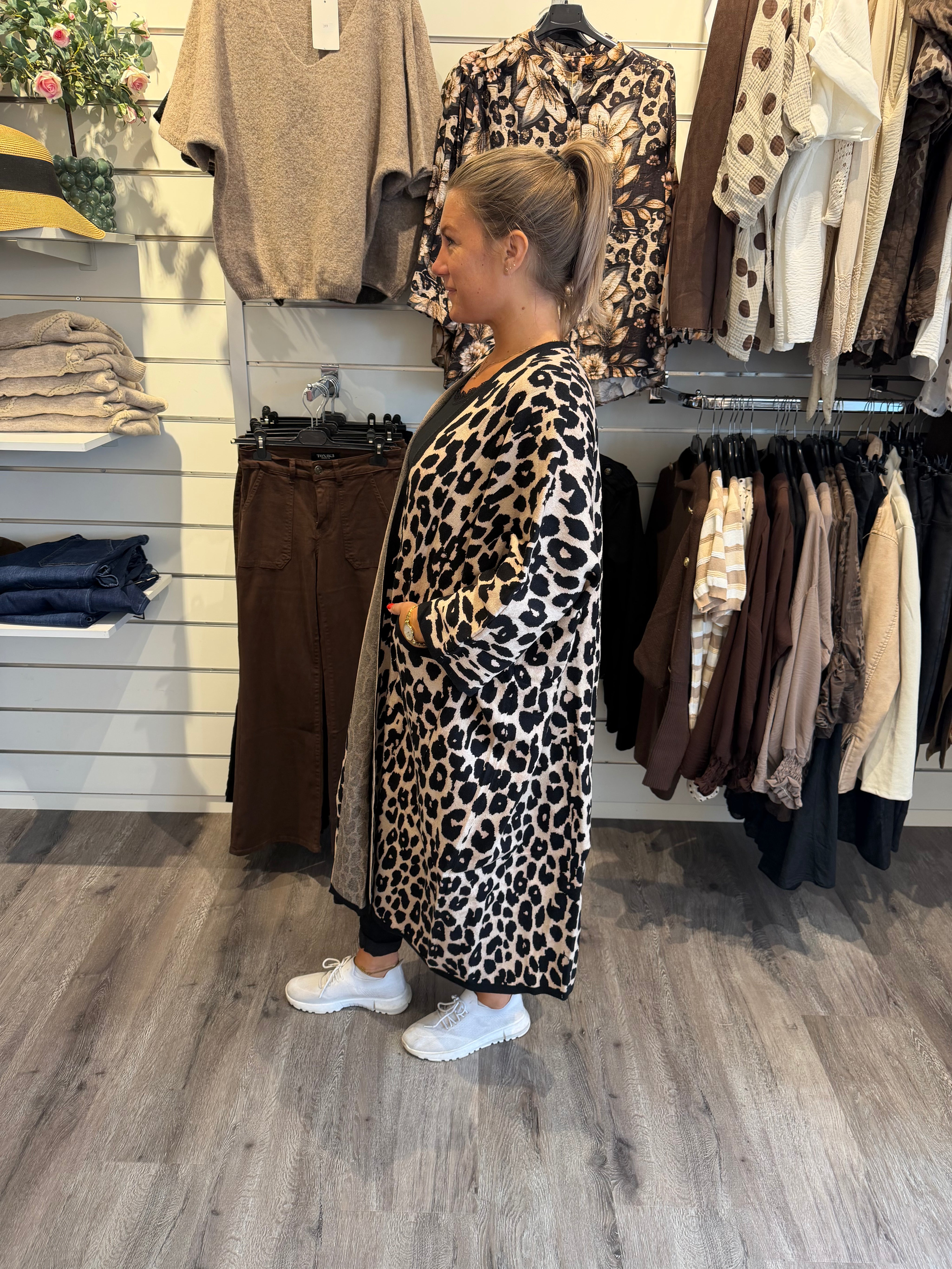 Marika lång stickad kofta Leopard