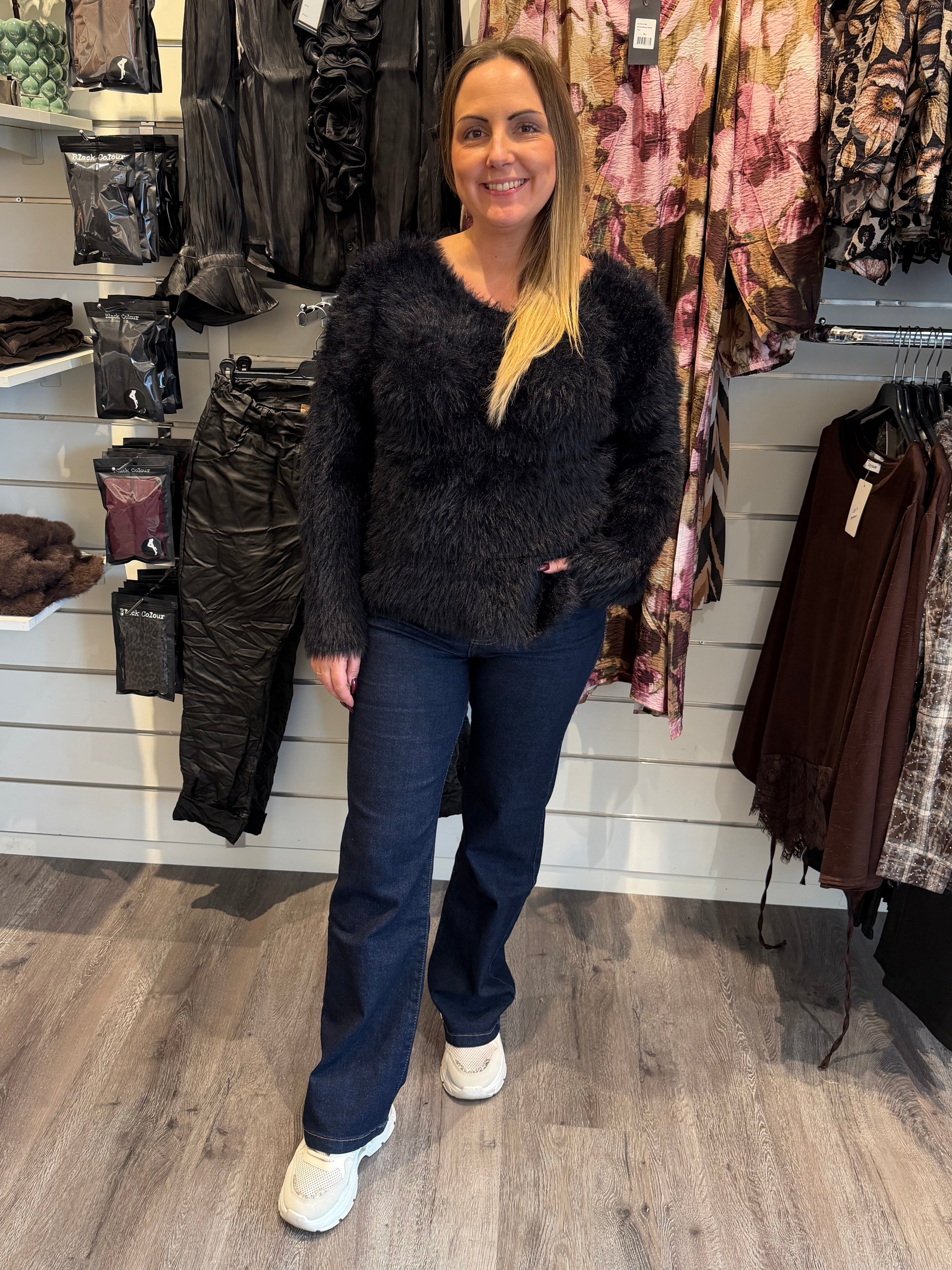 Alissa Fluff tröja Svart
