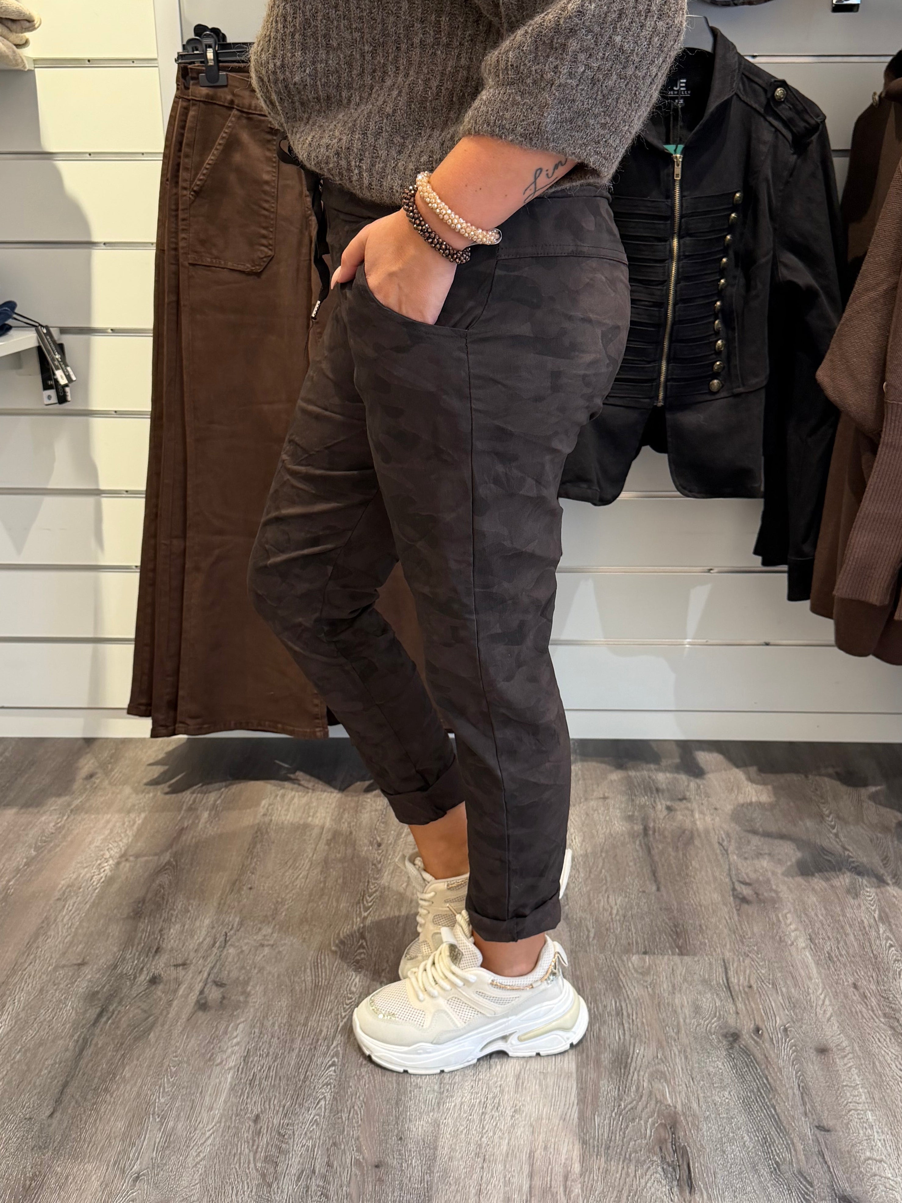 Solveig- Magiska byxor Camo Choco