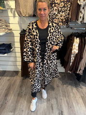 Marika lång stickad kofta Leopard