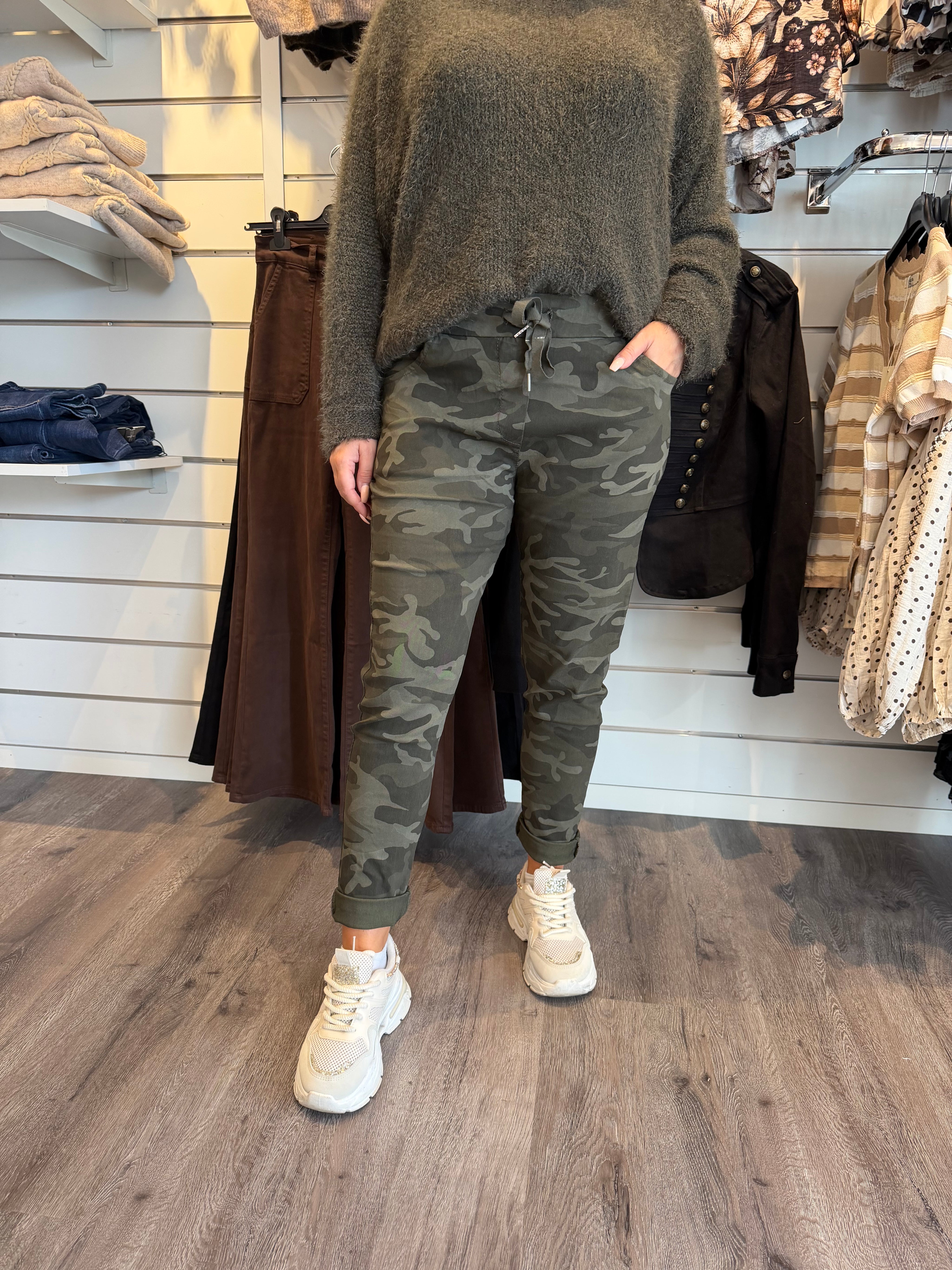 Adria Magiska byxor Camo Army