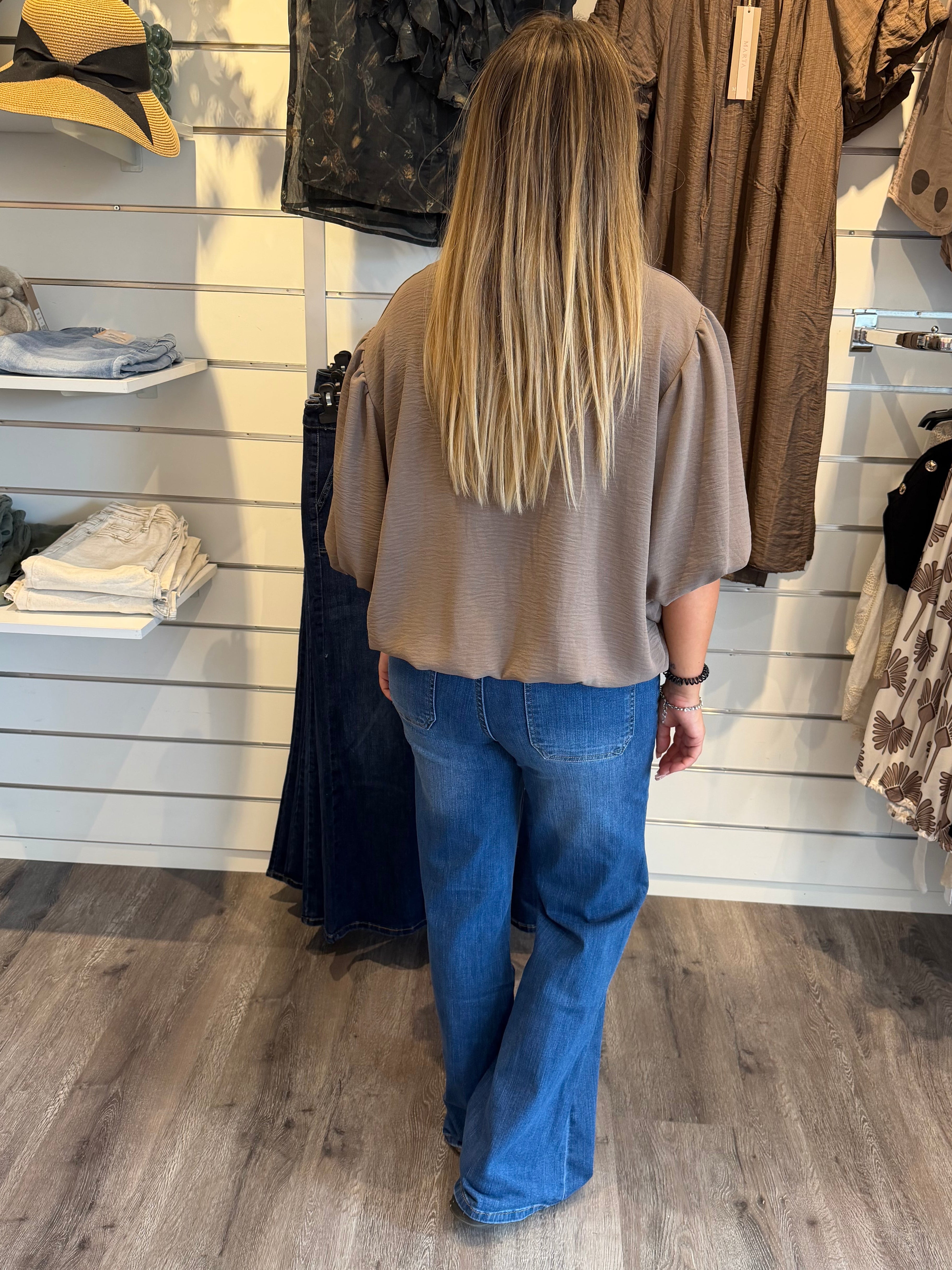 Saga V-ringad topp med ballong arm Taupe