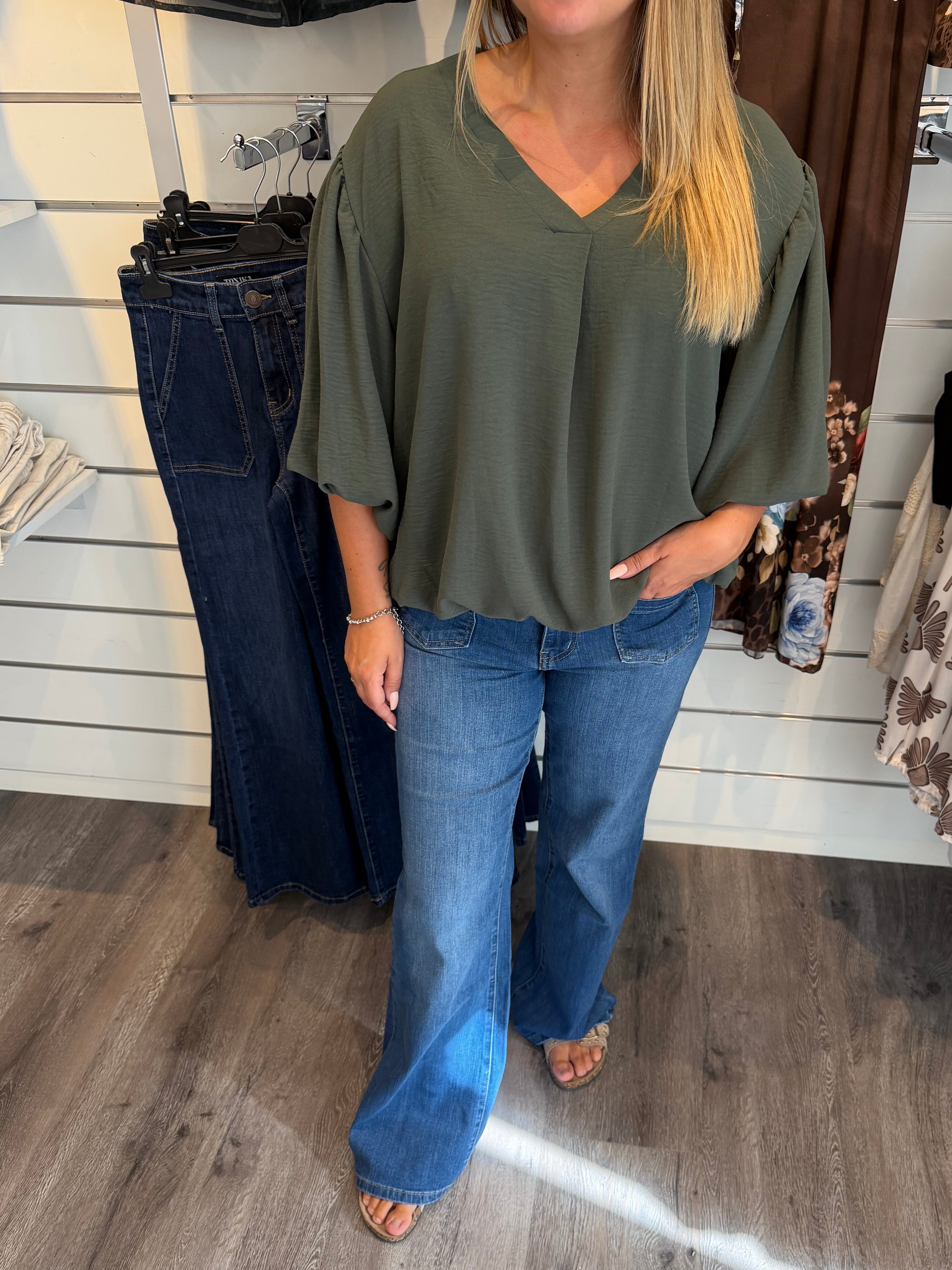 Saga V-ringad topp med ballong arm Khaki
