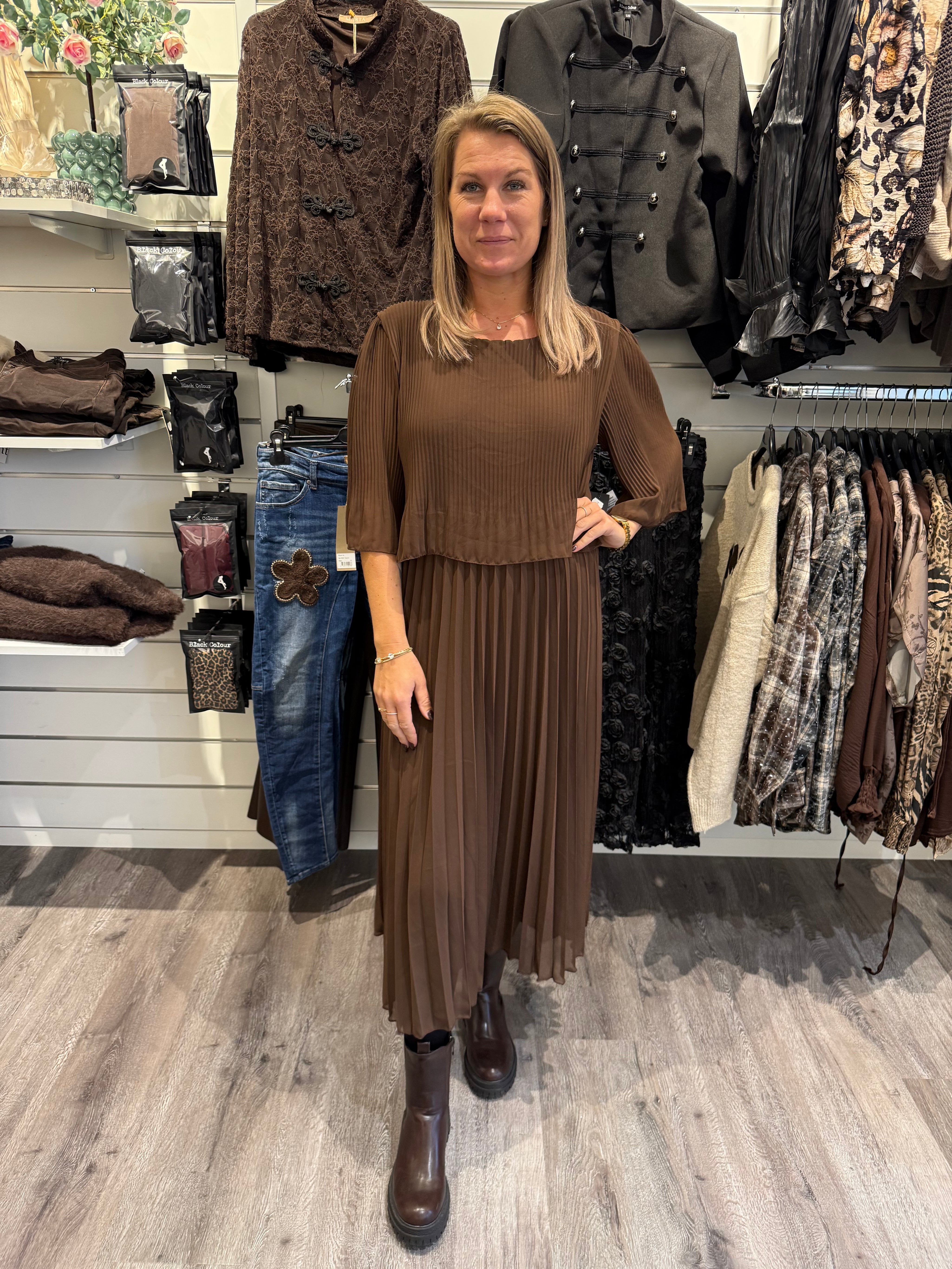 Amanda Klänning Plisserad Choco