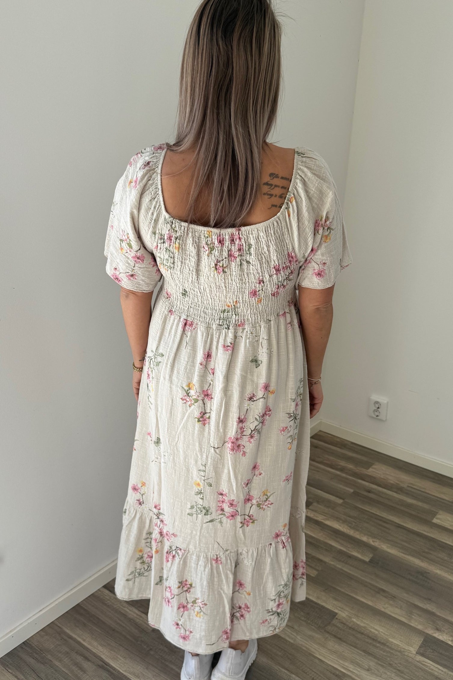 Alexabeige2_d8d4674e-4d99-4709-b8fe-7e63b115fda4.jpg