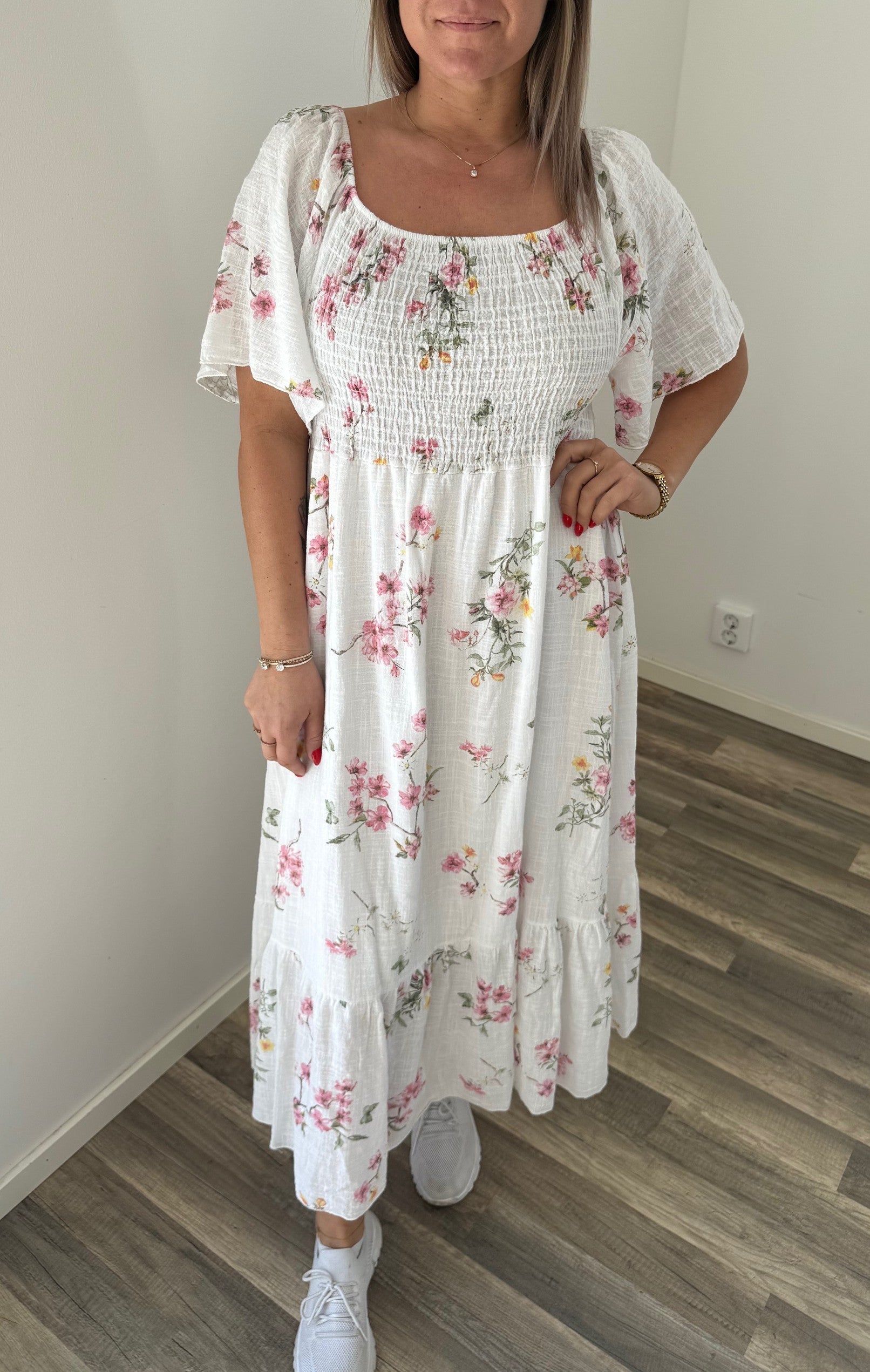 Alexa - Klänning Lång Blommor Vit