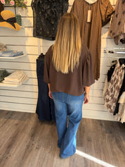 Saga V-ringad topp med ballong arm Choco