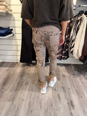 Solveig- Magiska byxor Flower Taupe