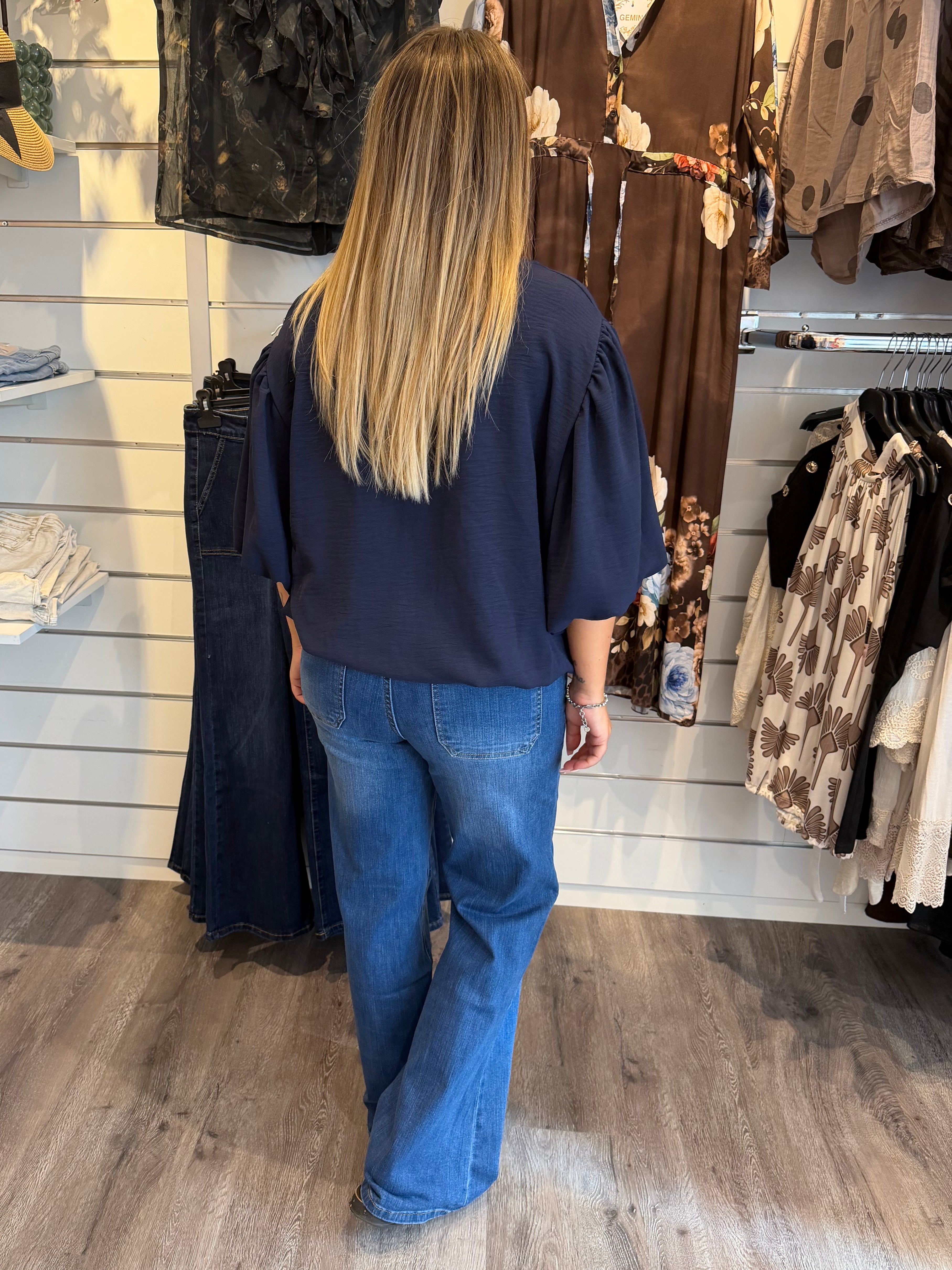 Saga V-ringad topp med ballong arm Navy