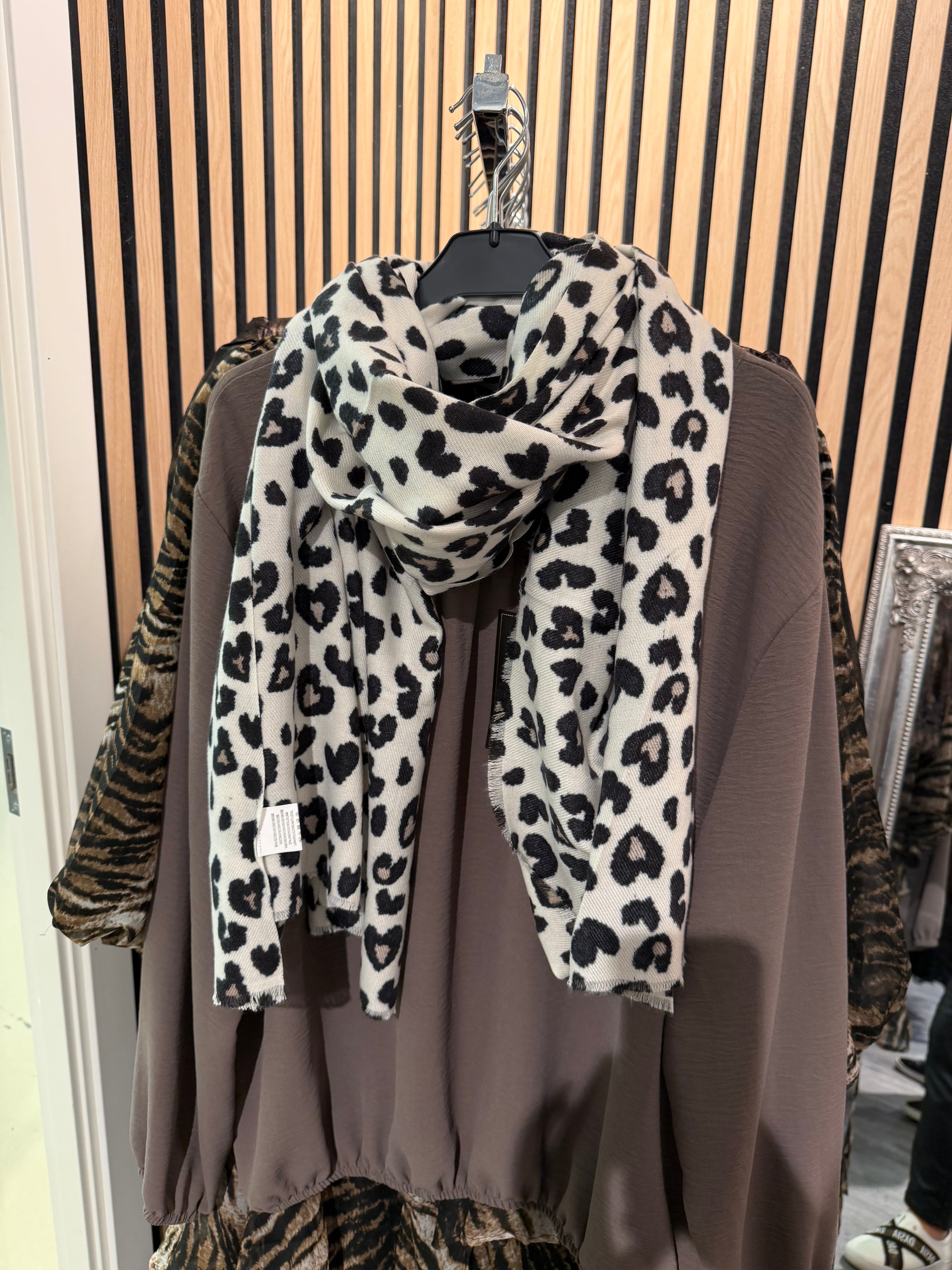 Fia Sjal Leo Cream