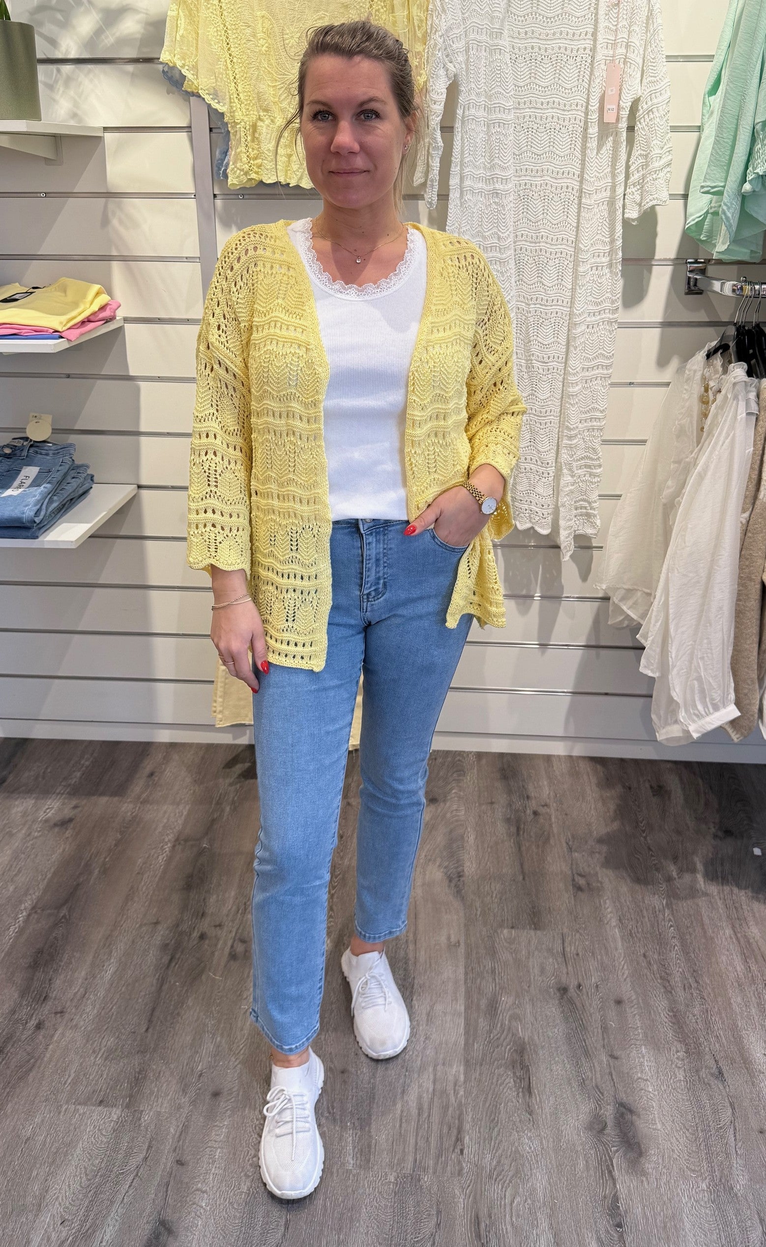 Hailey - Kort virkad Kofta - Gul