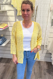 Hailey - Kort virkad Kofta - Gul