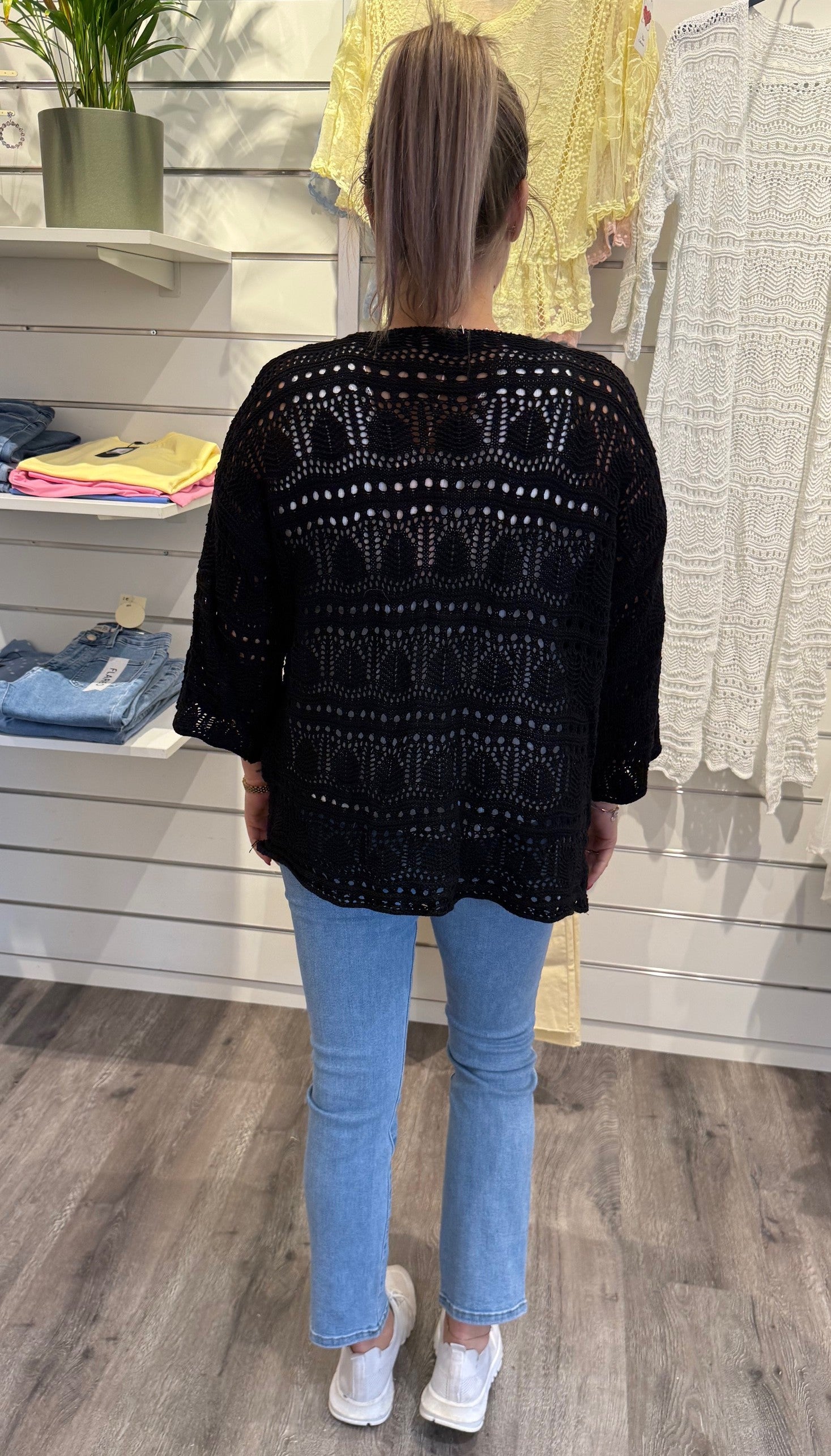 Hailey - Kort virkad Kofta - Svart