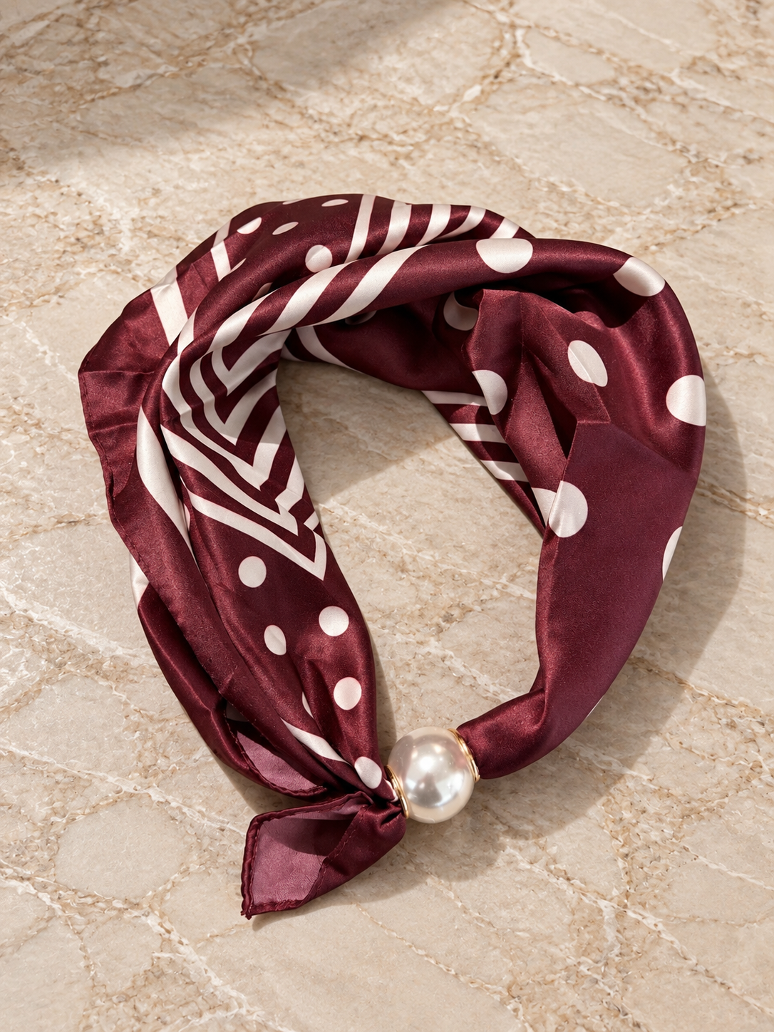 Kalya Scarf med pärla Prickar Bordo