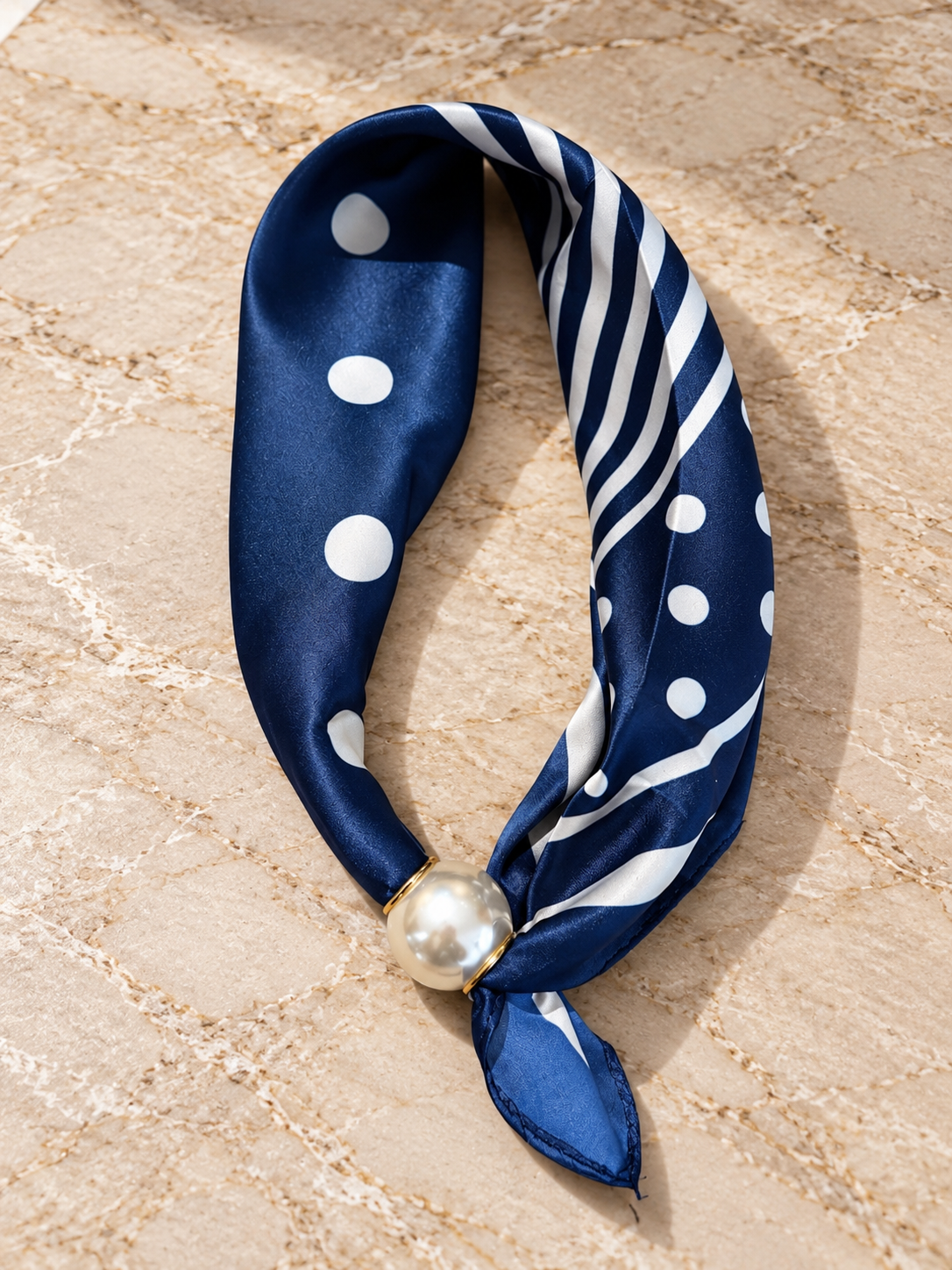 Kalya Scarf med pärla Prickar Navy