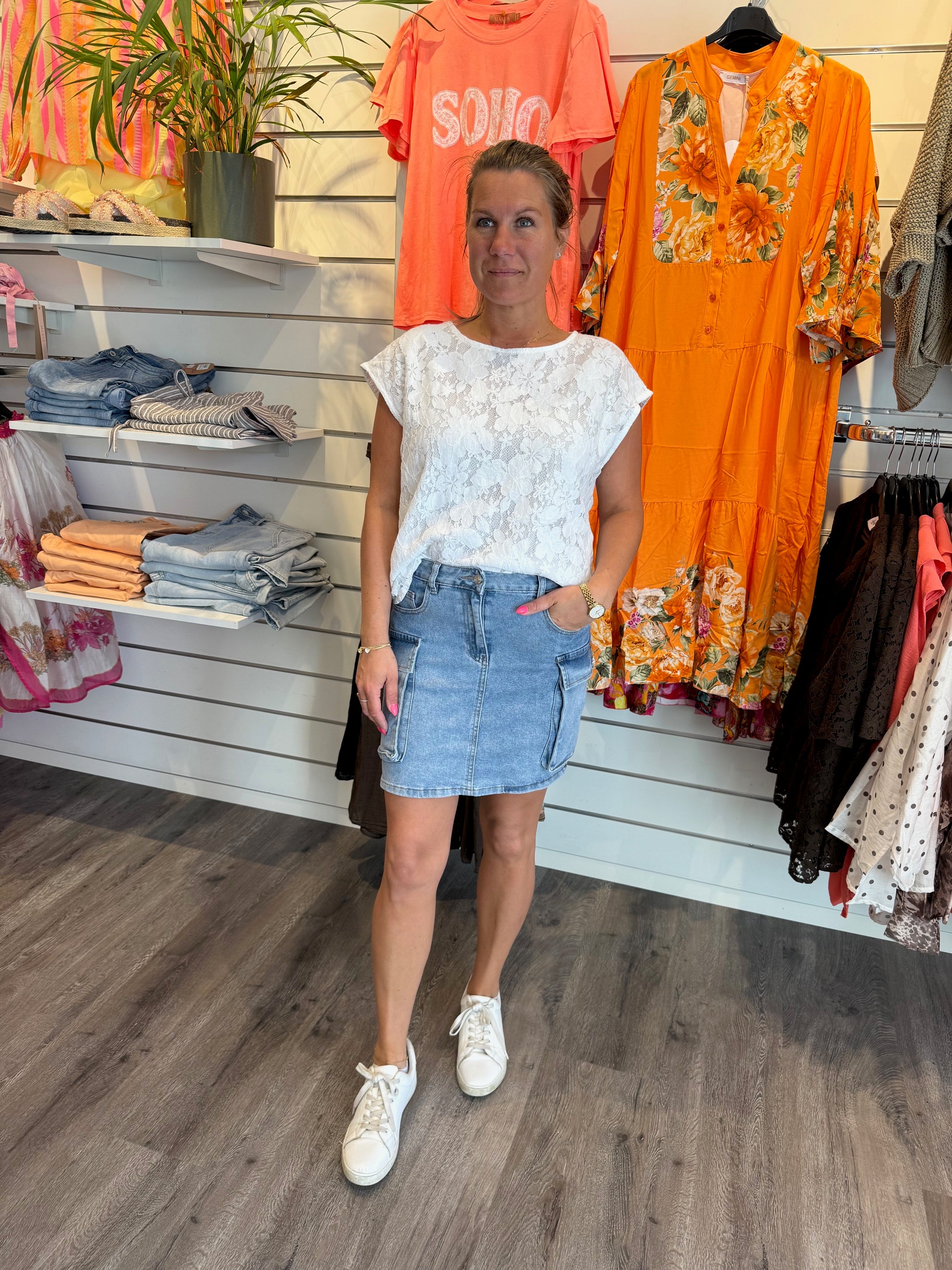 Lollo Jeanskjol Kort med blommor Denim