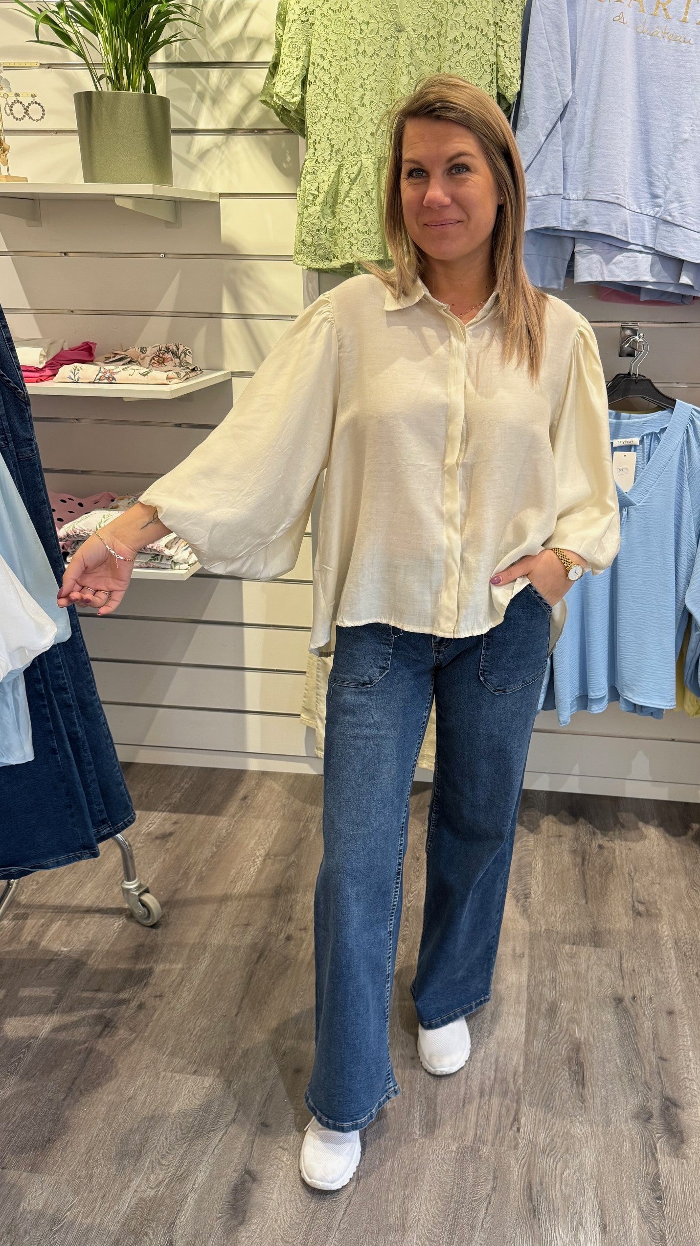 Kerstin - Blus med ballongarm - Beige