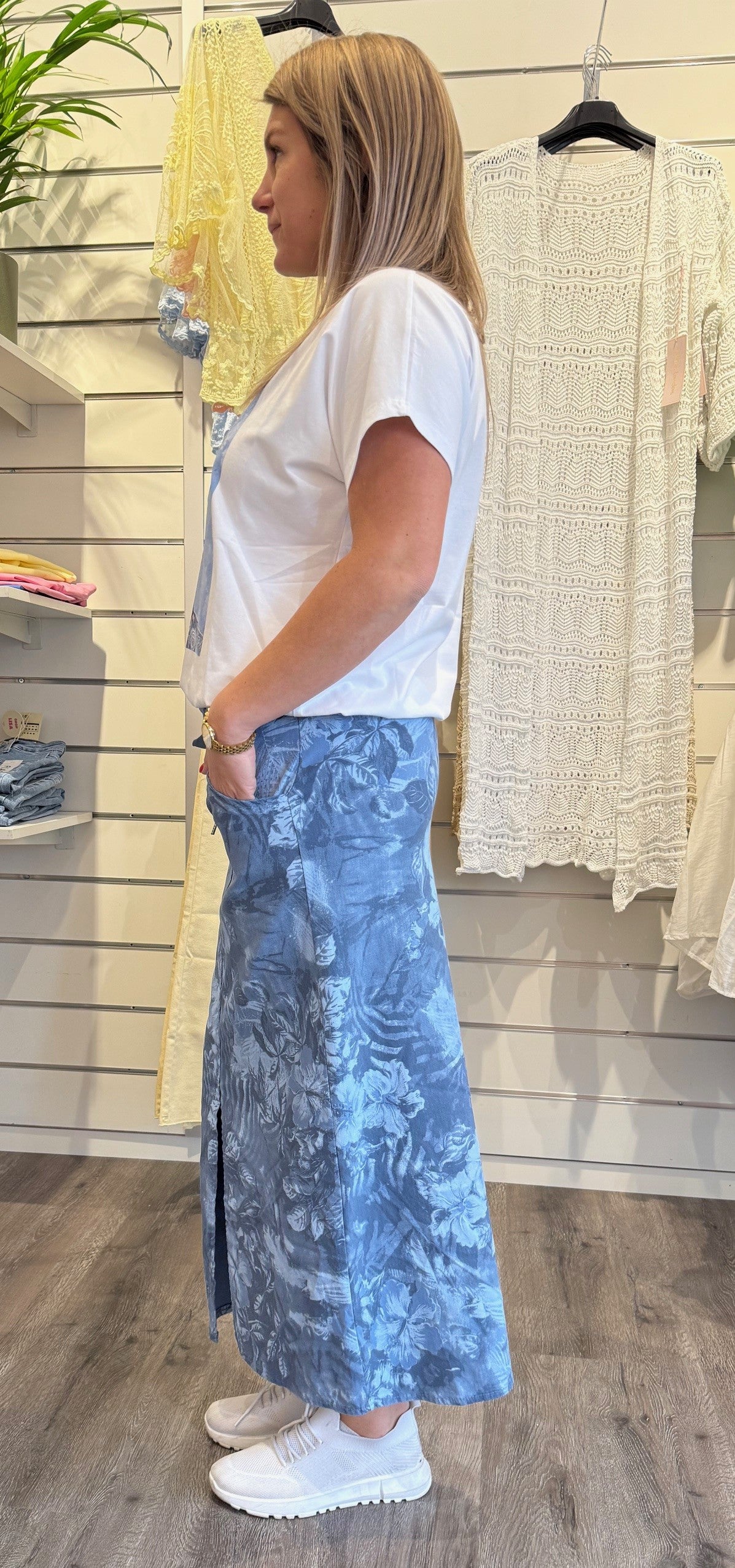 Madde - Kjol med knyt - Bladmönster - Denim