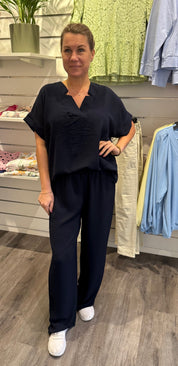 Lilly - V-ringad topp - Navy