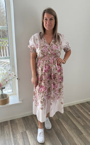 Lydia Klänning Blommig Rosa