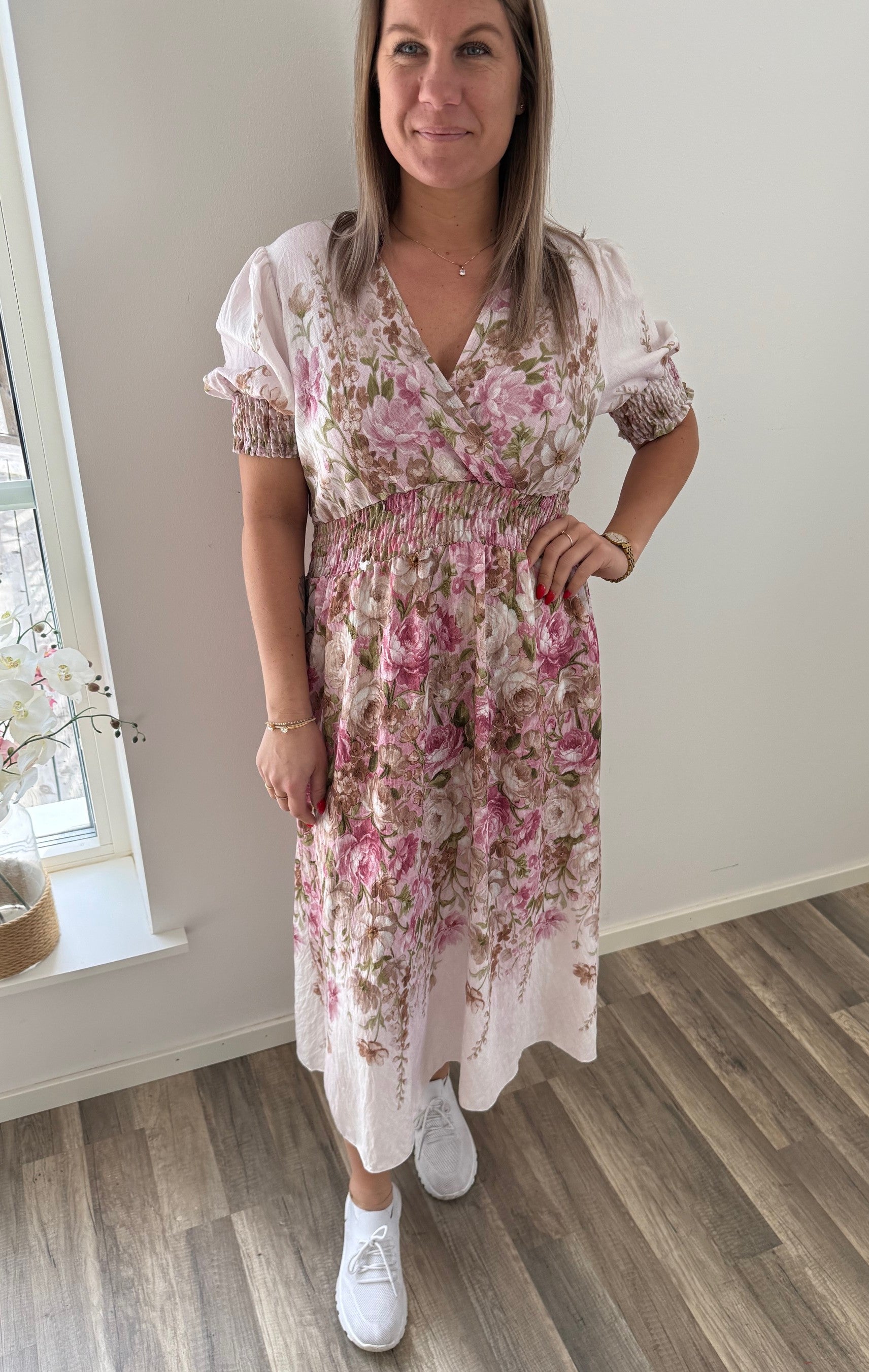 Lydia Klänning Blommig Rosa