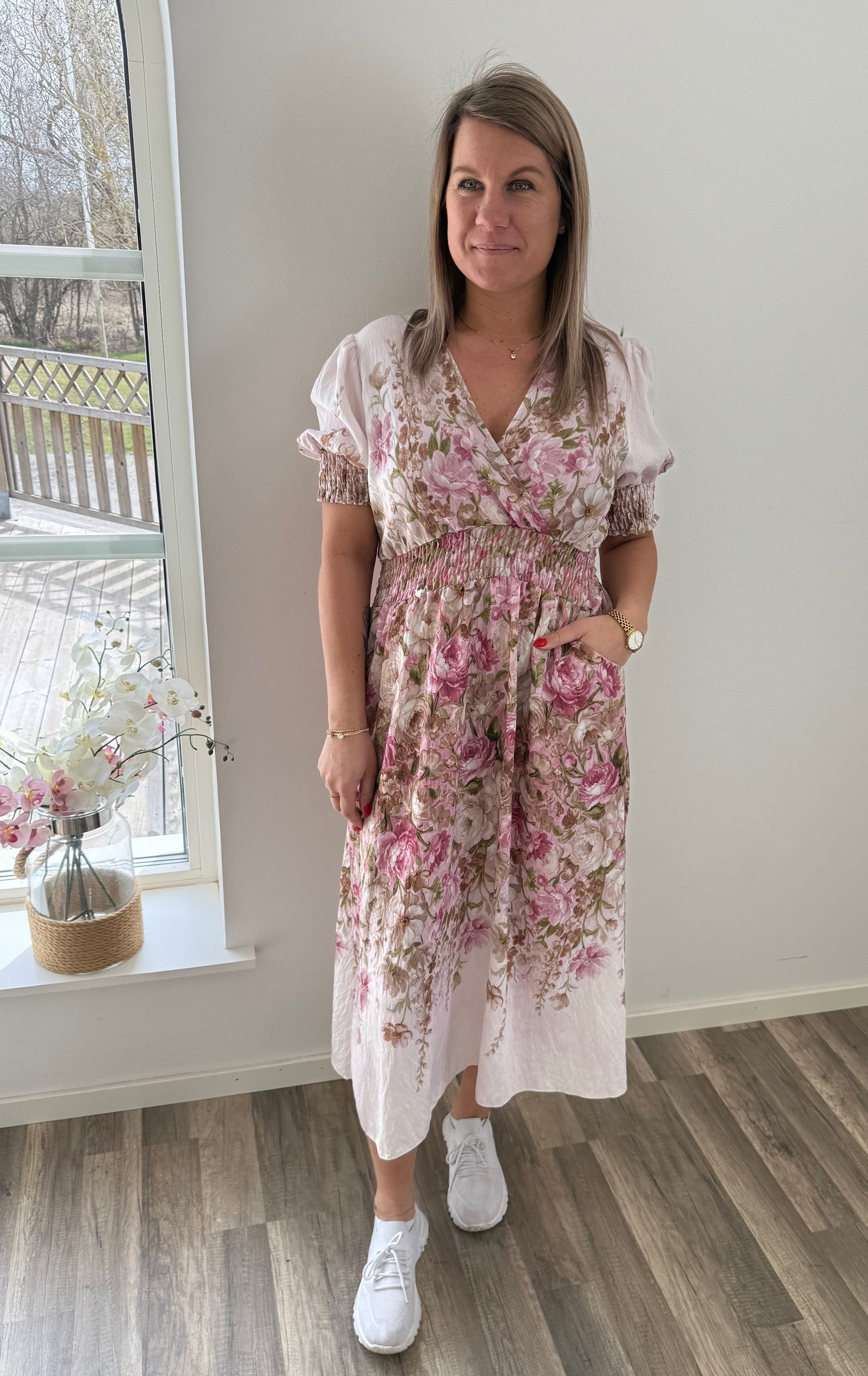 Lydia Klänning Blommig Rosa
