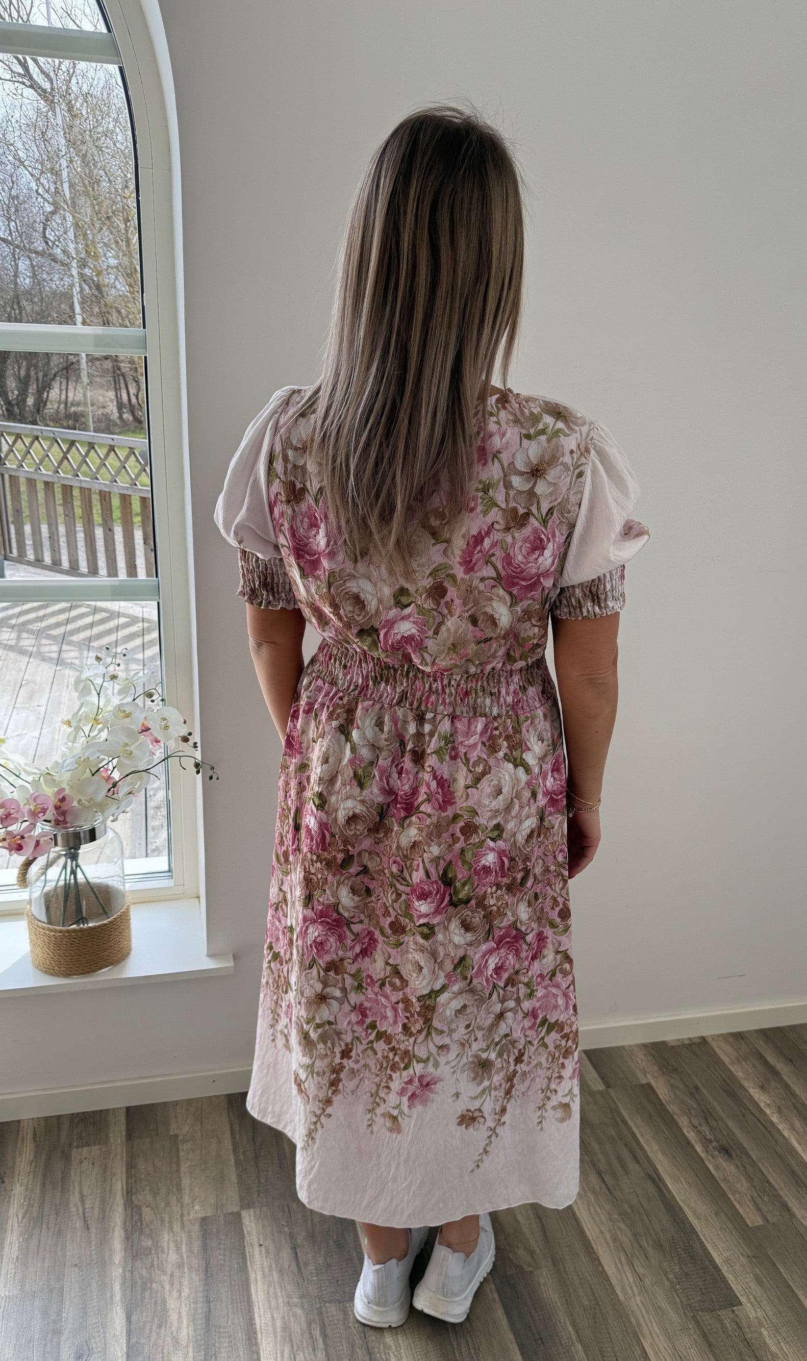 Lydia Klänning Blommig Rosa