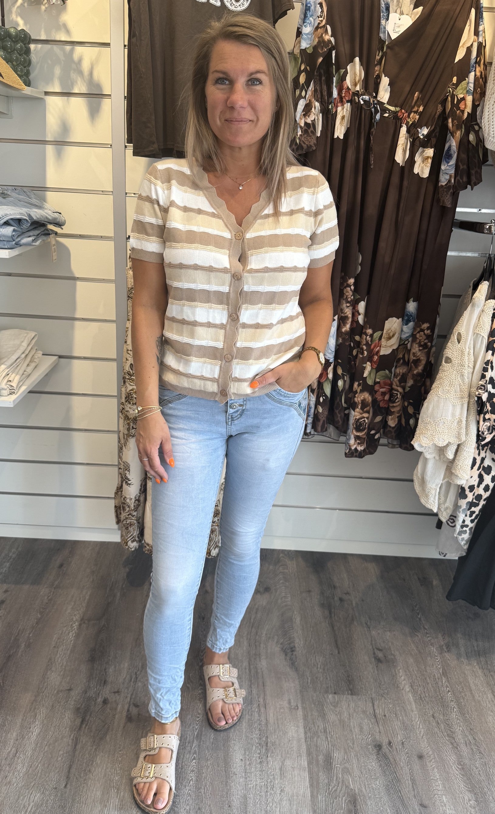 Mandy Stickad topp  Beige