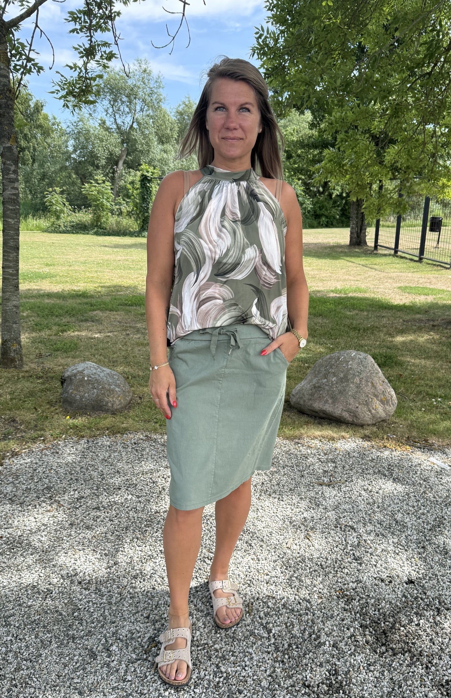 Madde - Kort kjol med knyt  Khaki