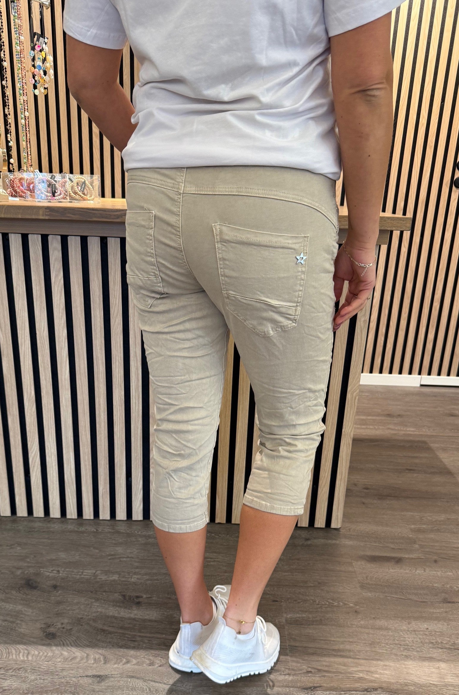 Mila - Trekvartsbyxor - Beige-