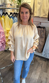 Raya - Topp med volang - Beige