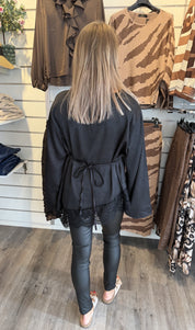 Smilla Blus satin Svart