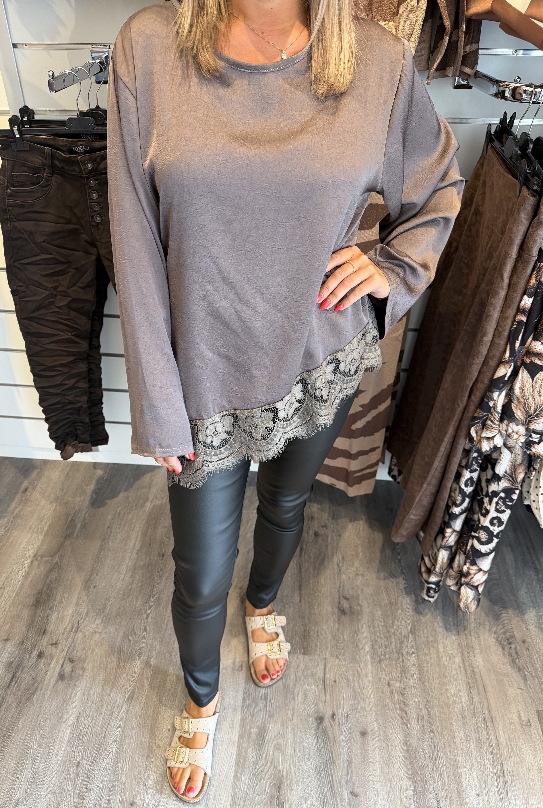 Smilla Blus satin Taupe