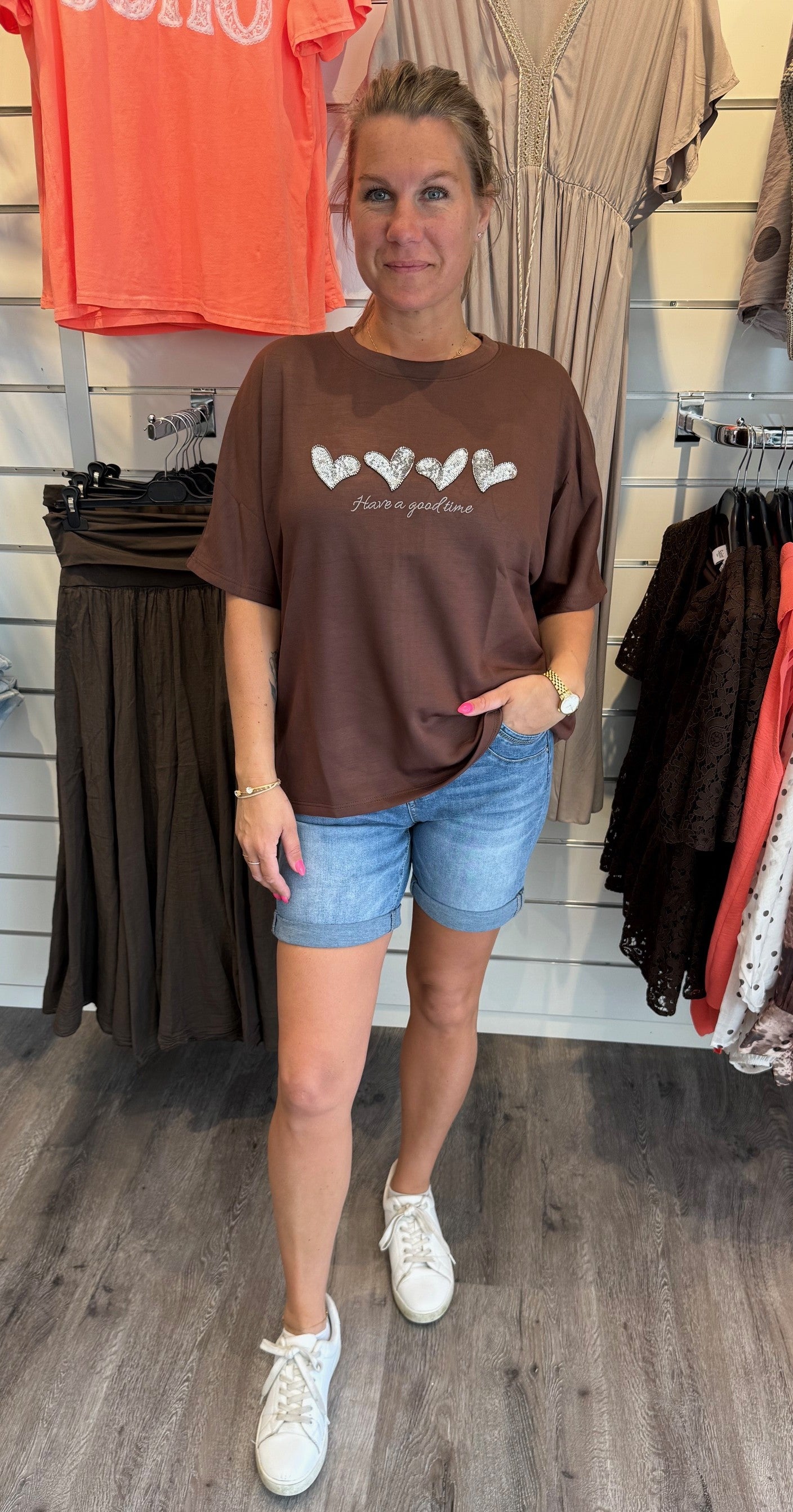 Trine T-shirt Hjärtan Brun