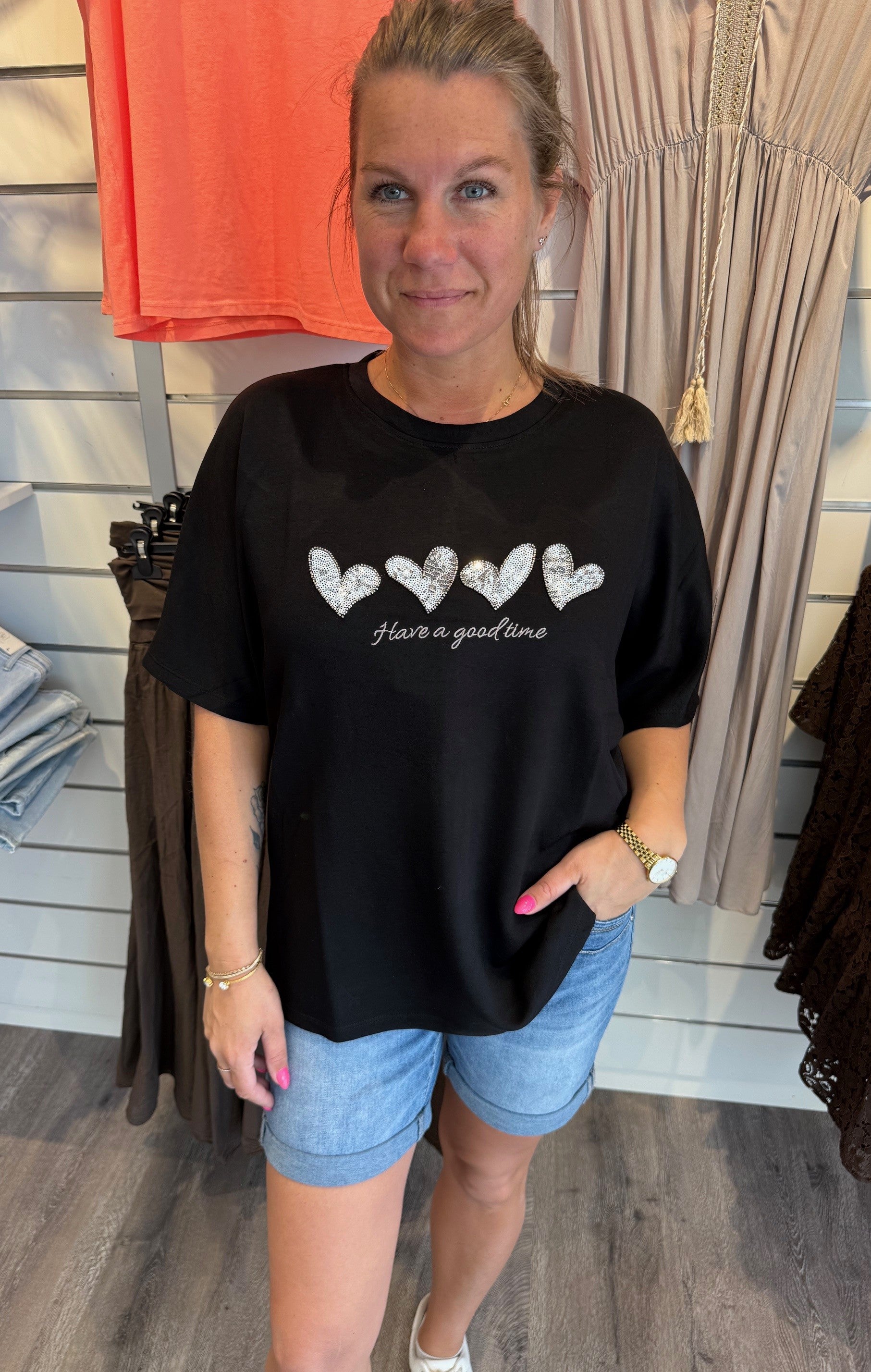 Trine T-shirt Hjärtan Svart
