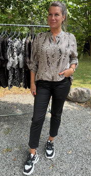 Aida - Blus Leopardmix Taupe FÖRBOKA