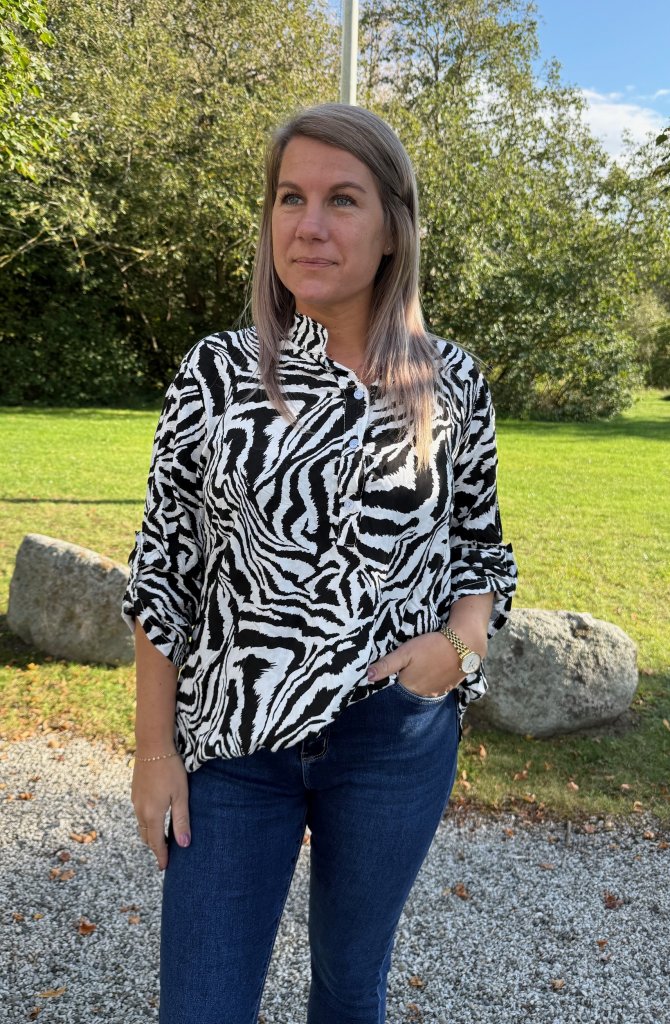 Aida - Blus - Zebra - Svart - Nyhet
