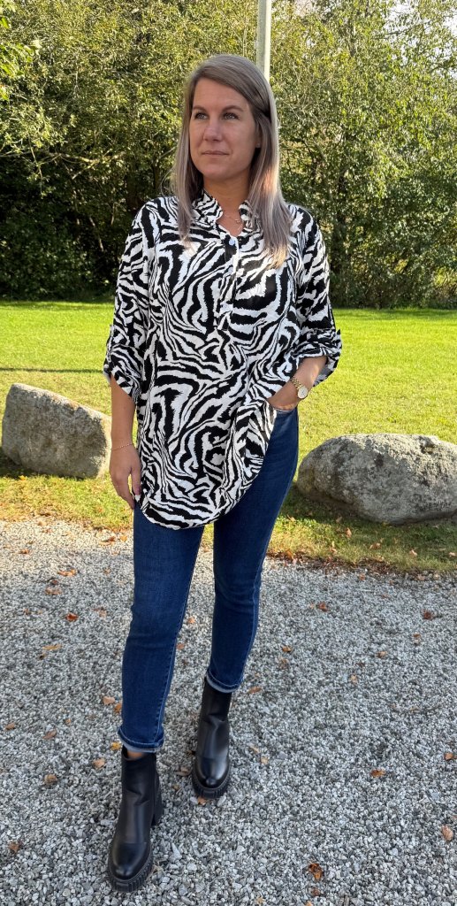 Aida - Blus - Zebra - Svart - Nyhet