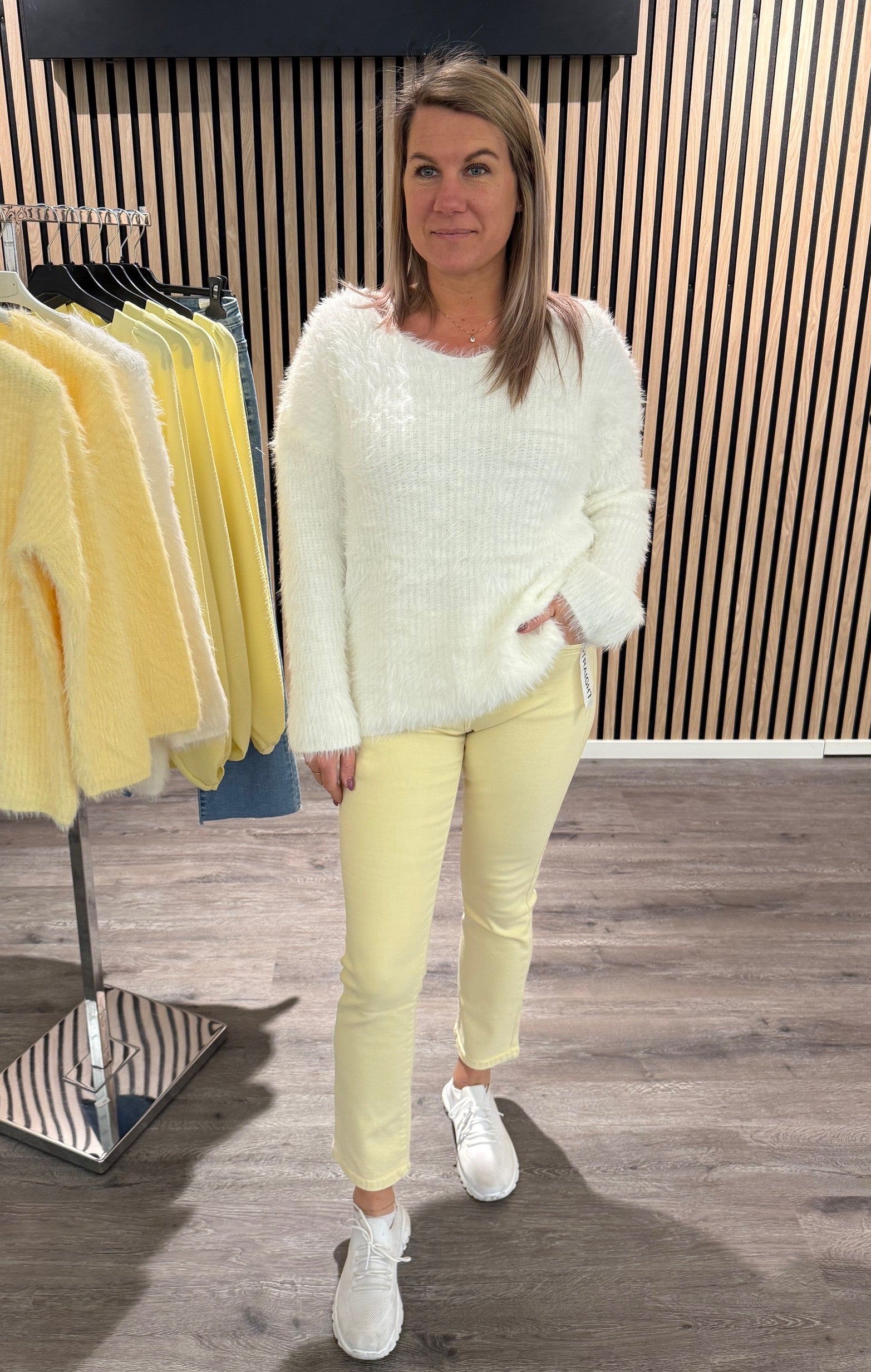 Alissa - Flufftröja-  Cream