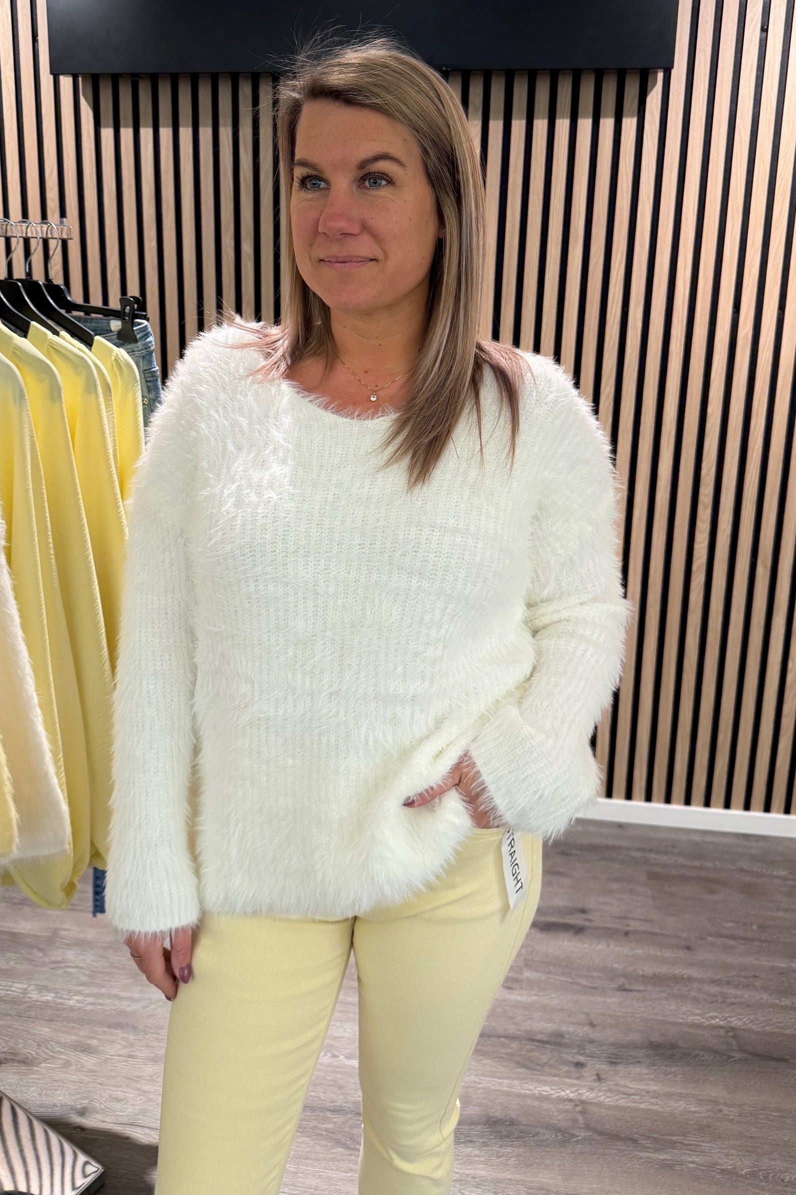 Alissa - Flufftröja-  Cream