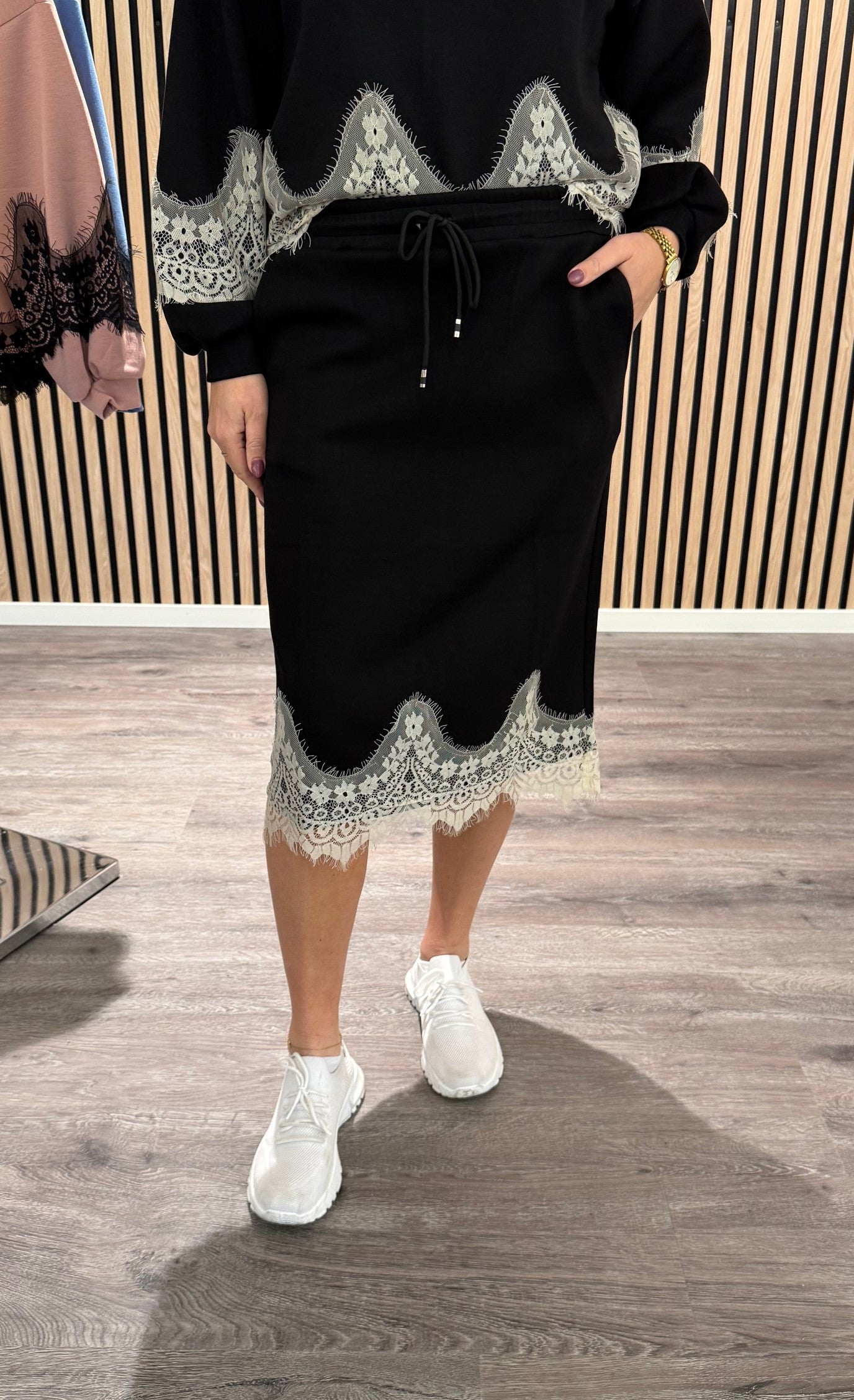 Andrea Kjol - Spets - Svart