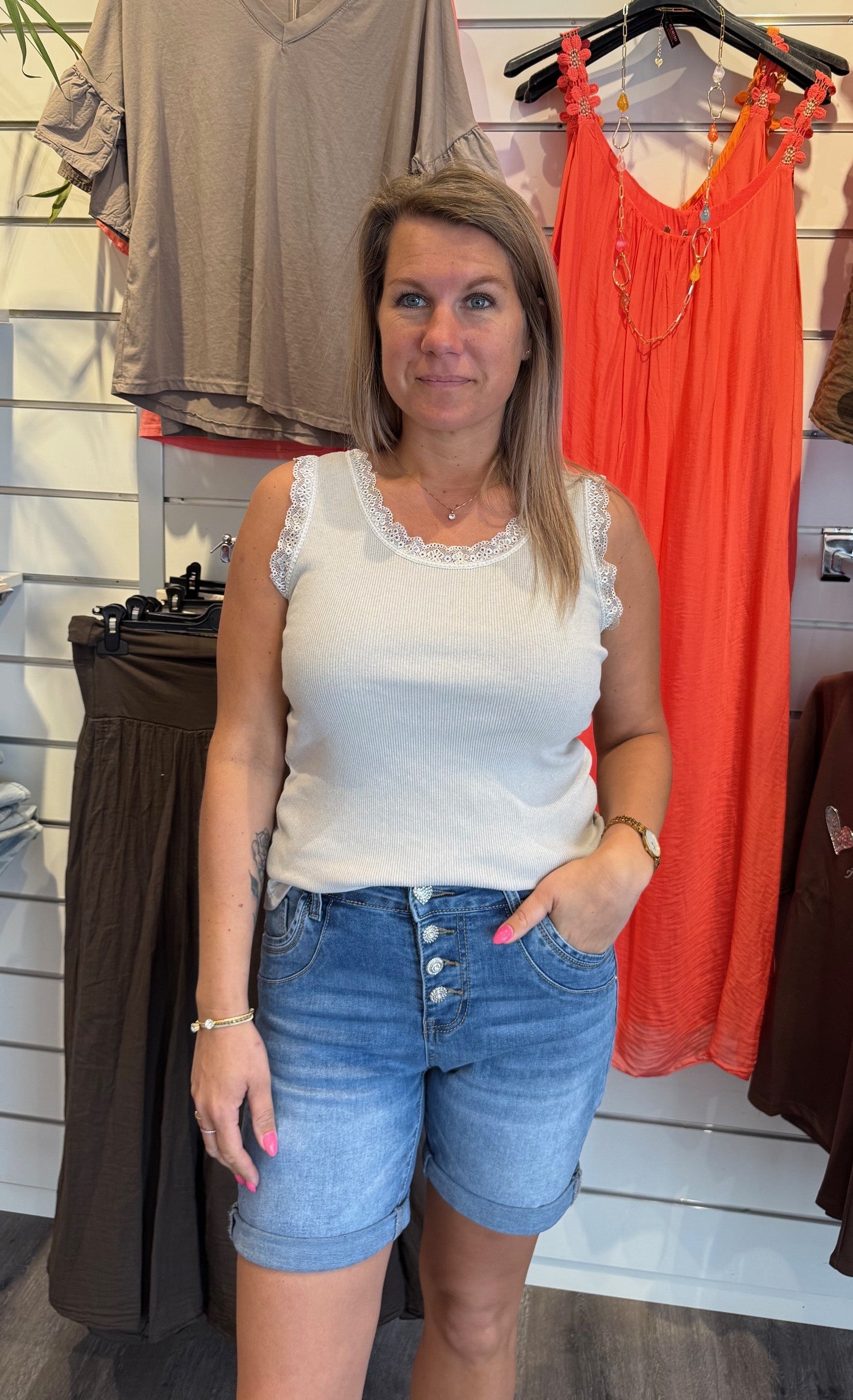 Angeline - Spetslinne - Beige - Nyhet
