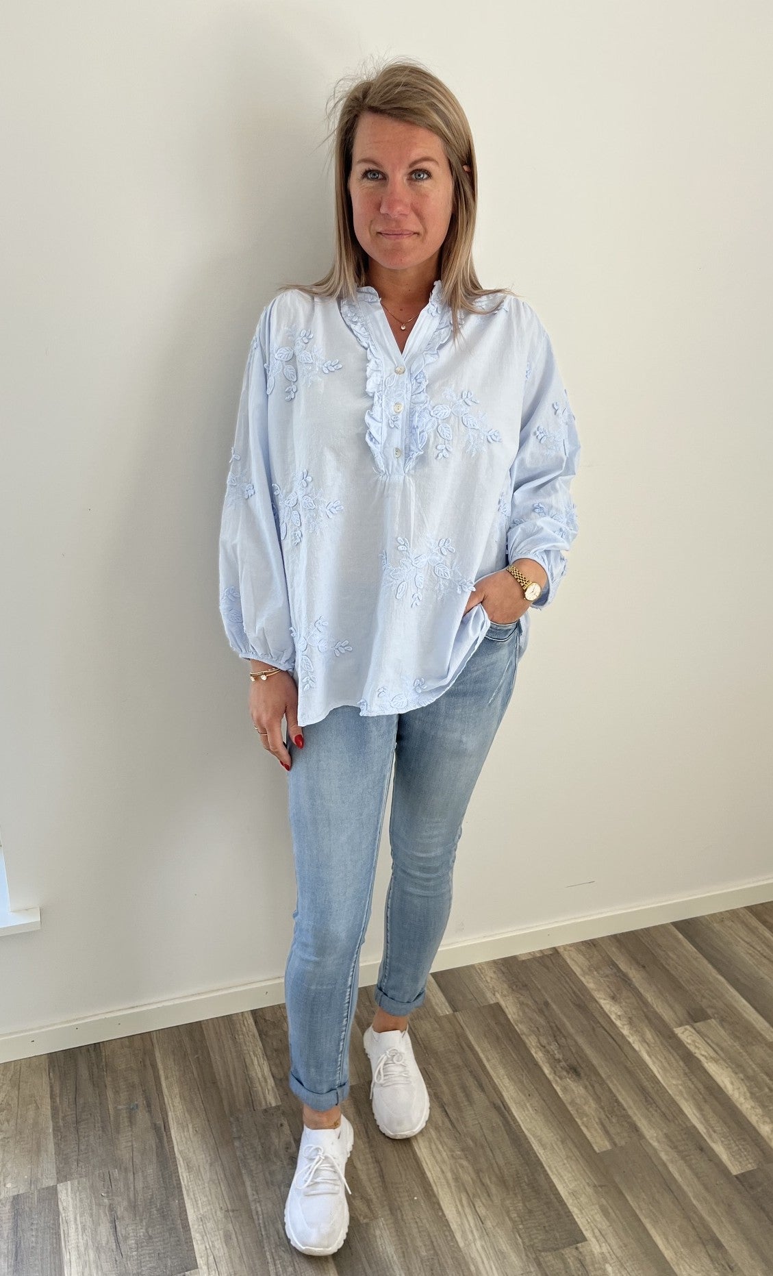 Annika Blus Ljusblå