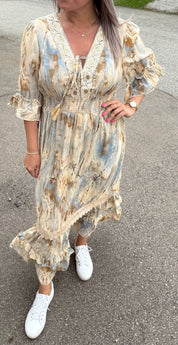 Ariela  - Klänning - Batik - Beige - Nyhet