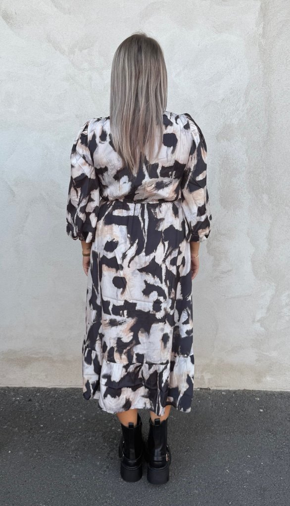 Arwen - Klänning- Mönster - Svart/Beige - Nyhet