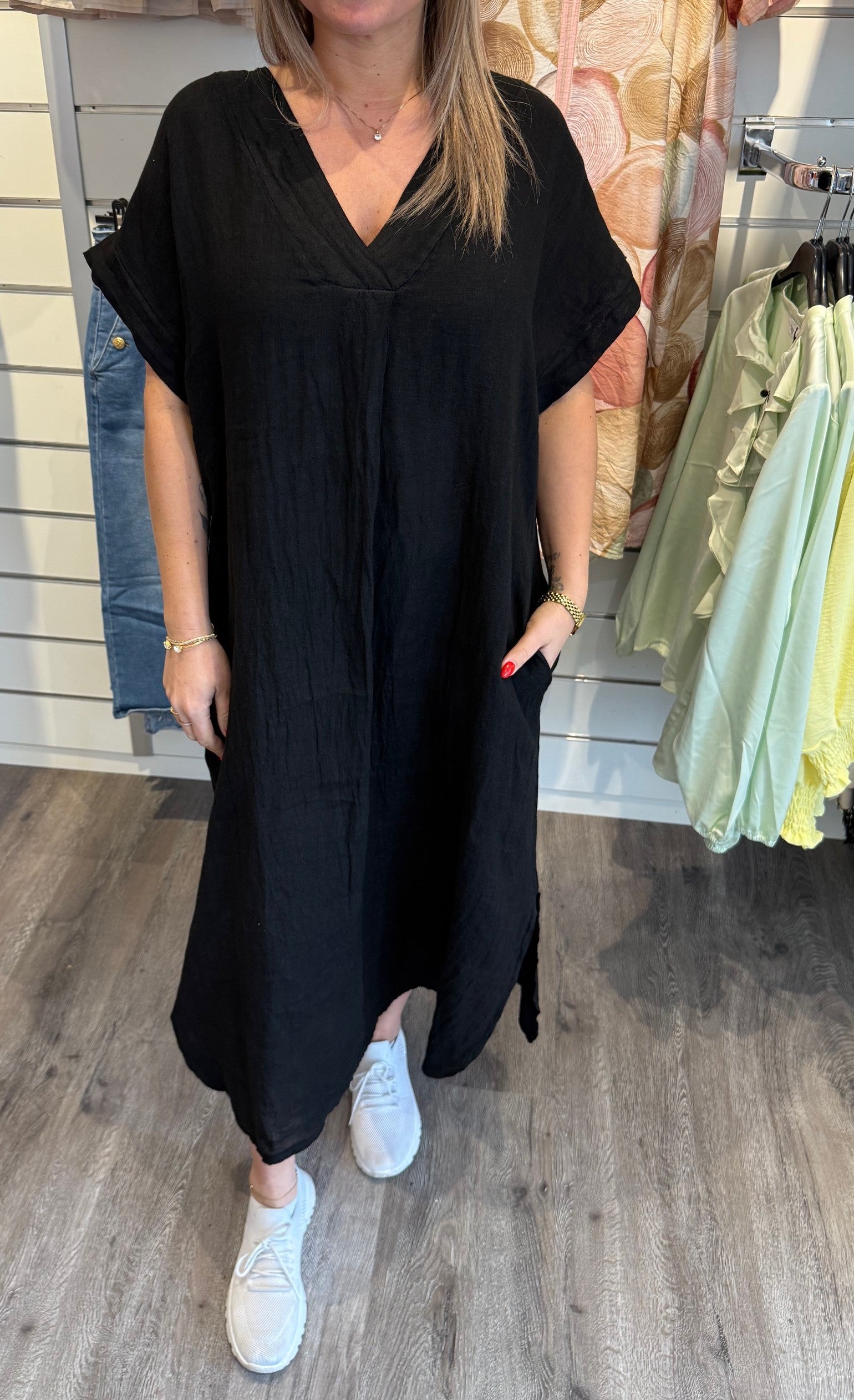 Astra Linneklänning  Svart