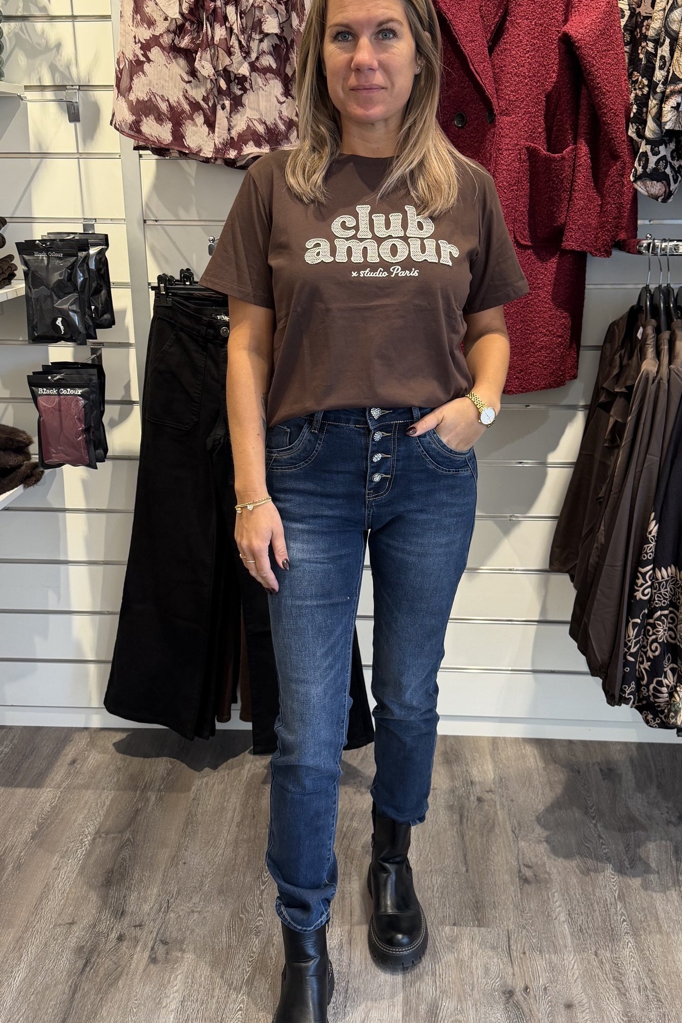 astridjeans1_081ff6ce-002c-4a2e-b230-909acbae2930.jpg