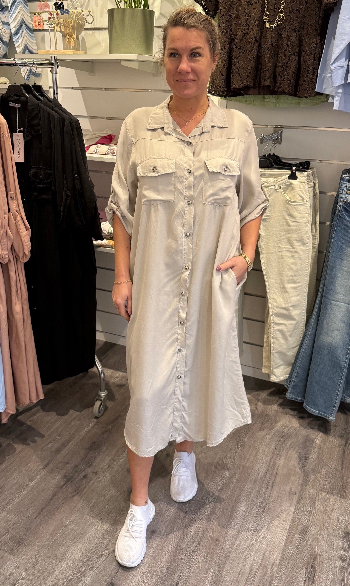Astrid25 - Skjortklänning- Beige