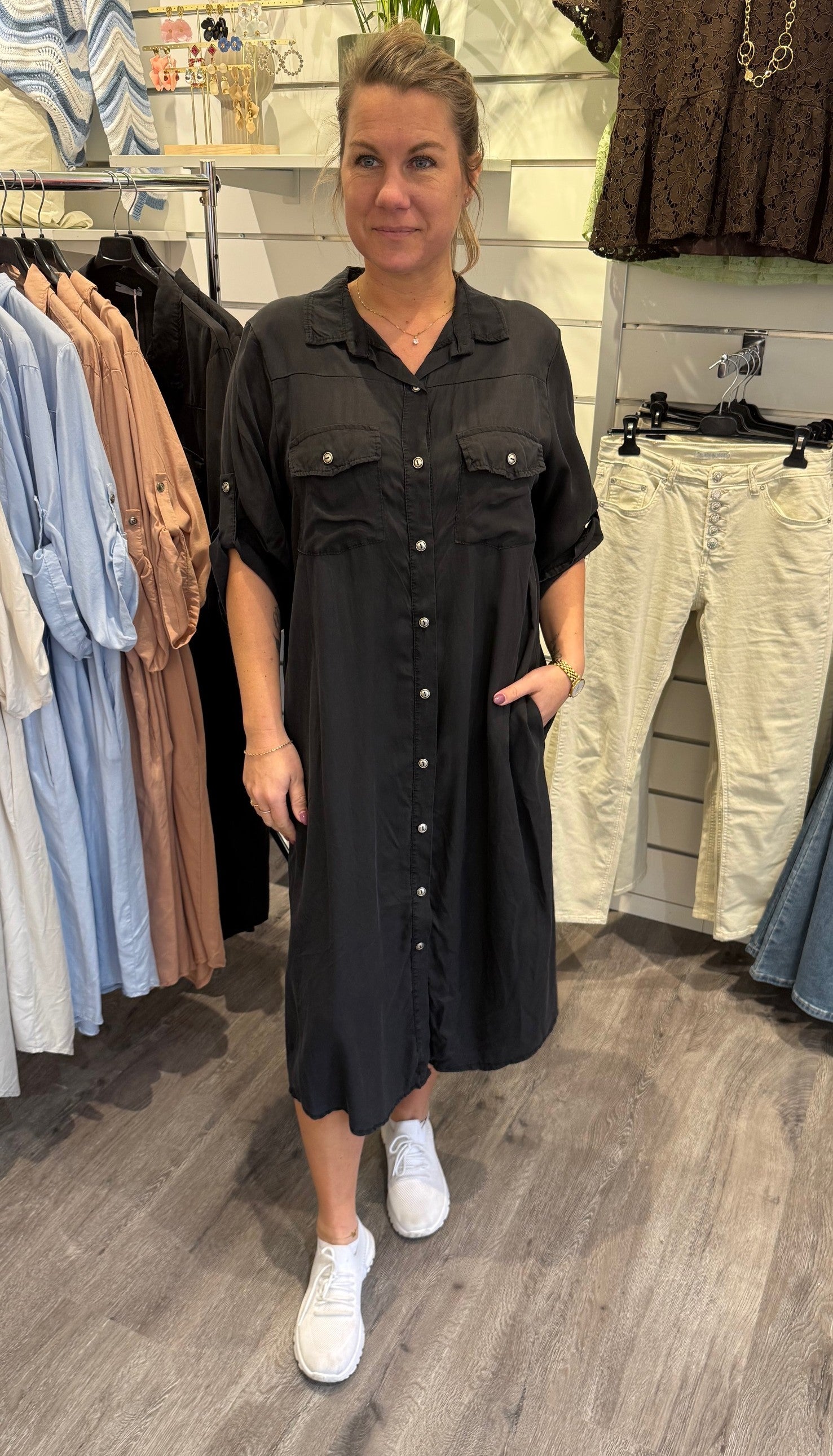 Astrid25 - Skjortklänning-  Svart